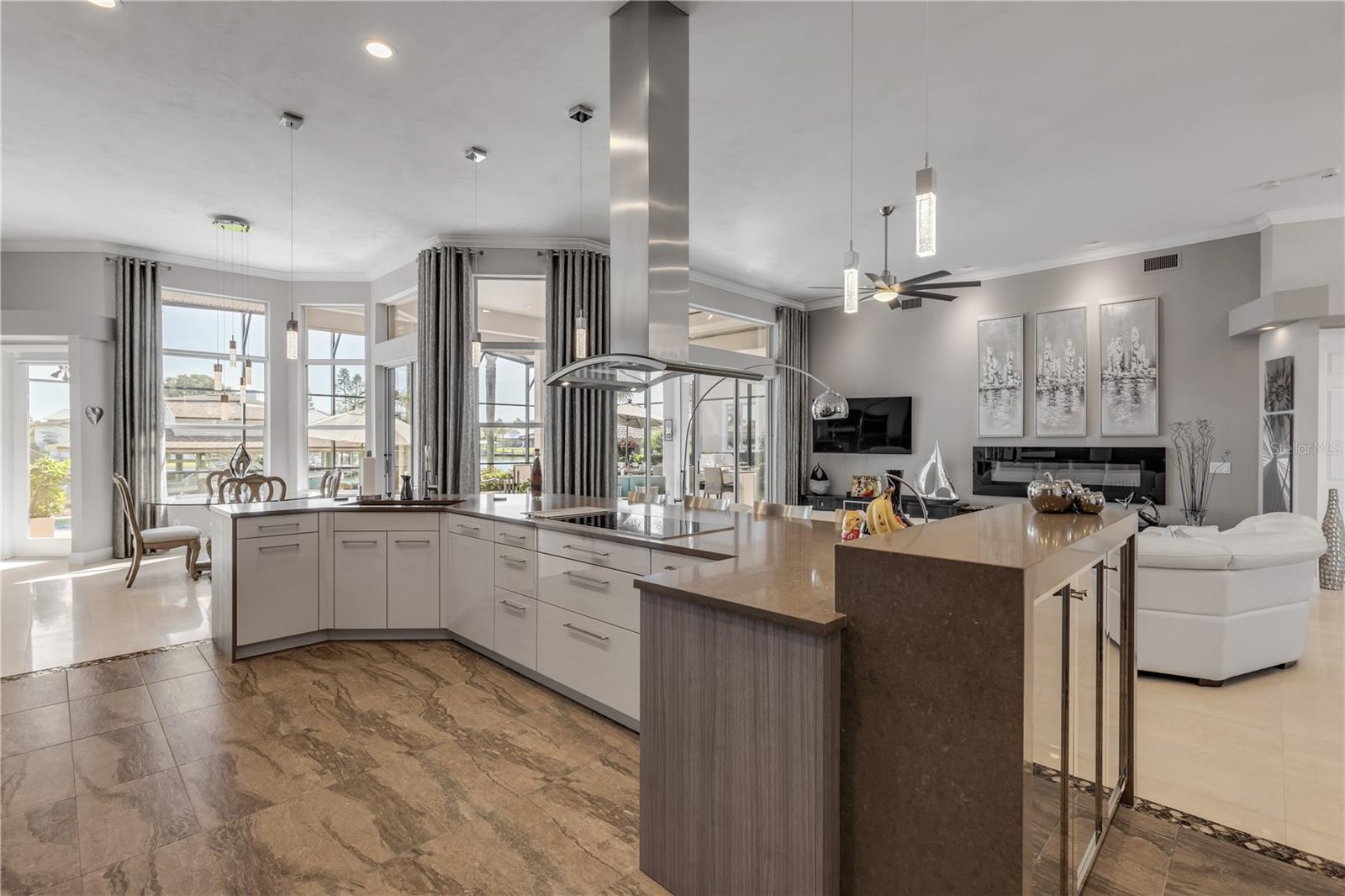 VENEZIA UNIT 04 - Residential