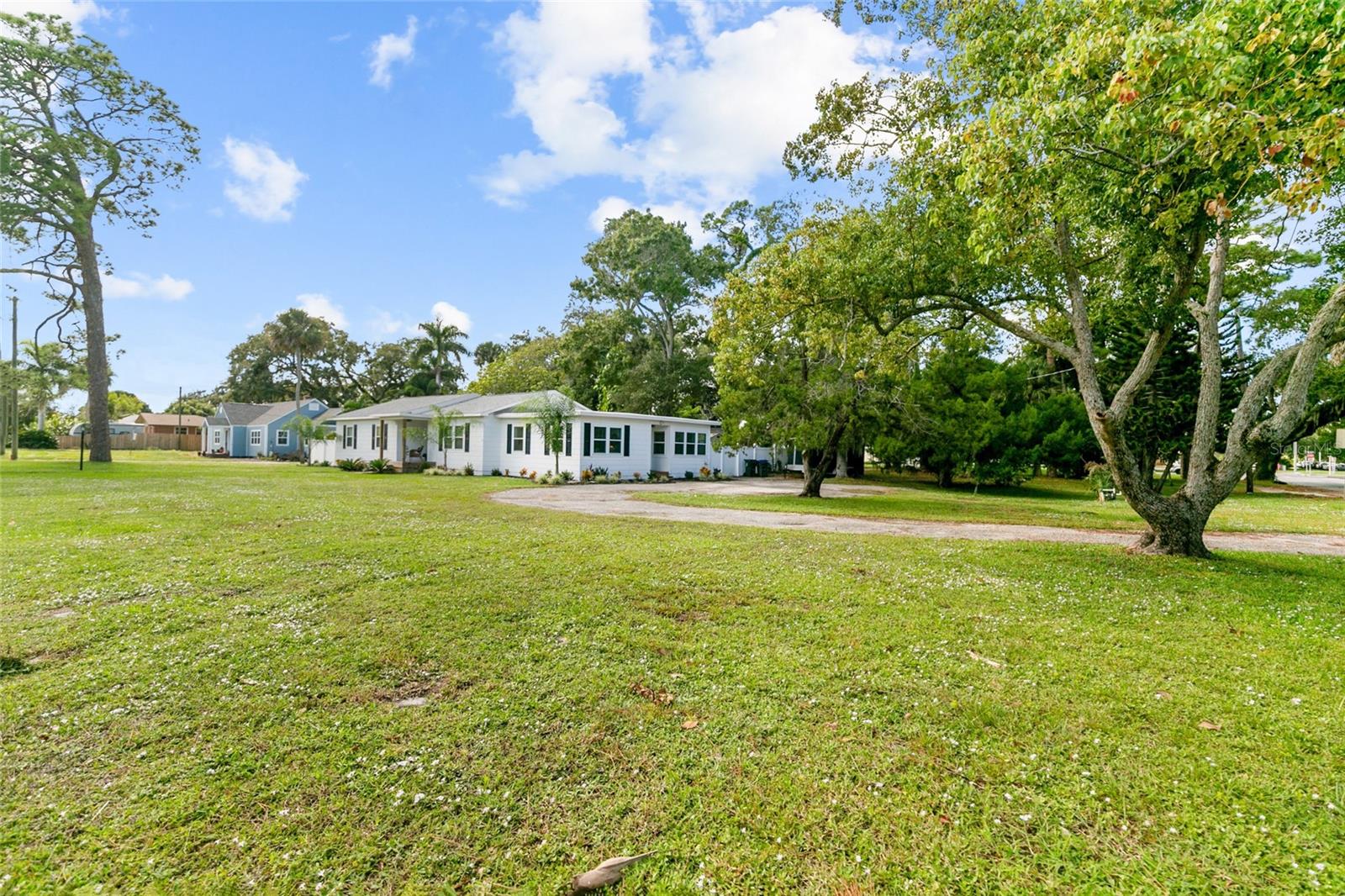 1208 INDIAN RIVER AVENUE