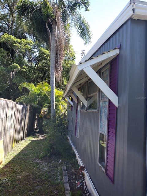 A home in LAKE ALFRED