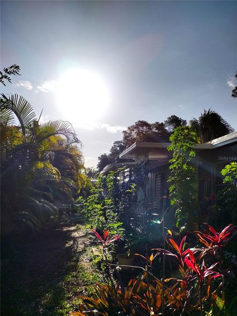 A home in LAKE ALFRED