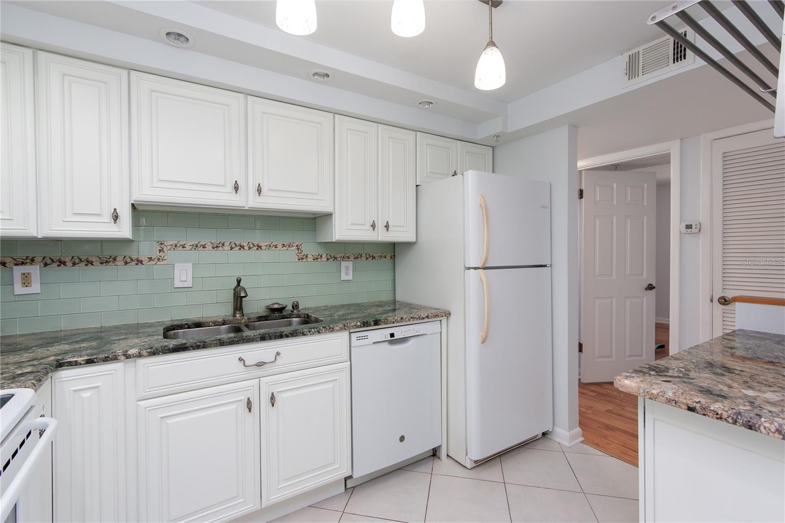 DOLPHIN COVE CLEARWATER - Residential Lease