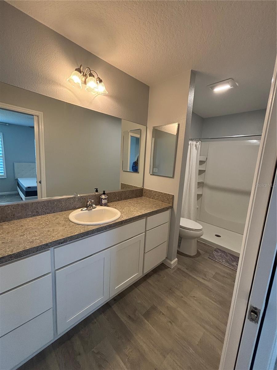 OXFORD OAKS PH 1 - Residential Lease