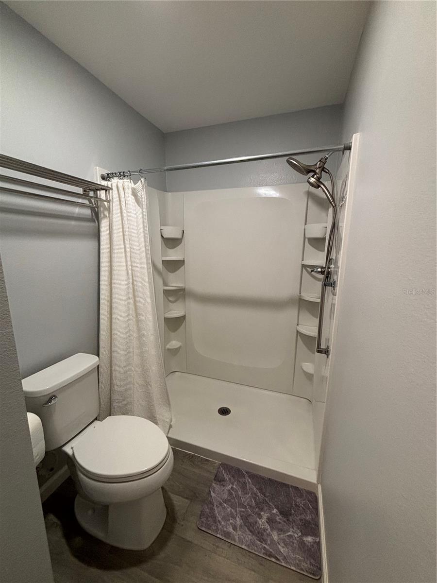 OXFORD OAKS PH 1 - Residential Lease