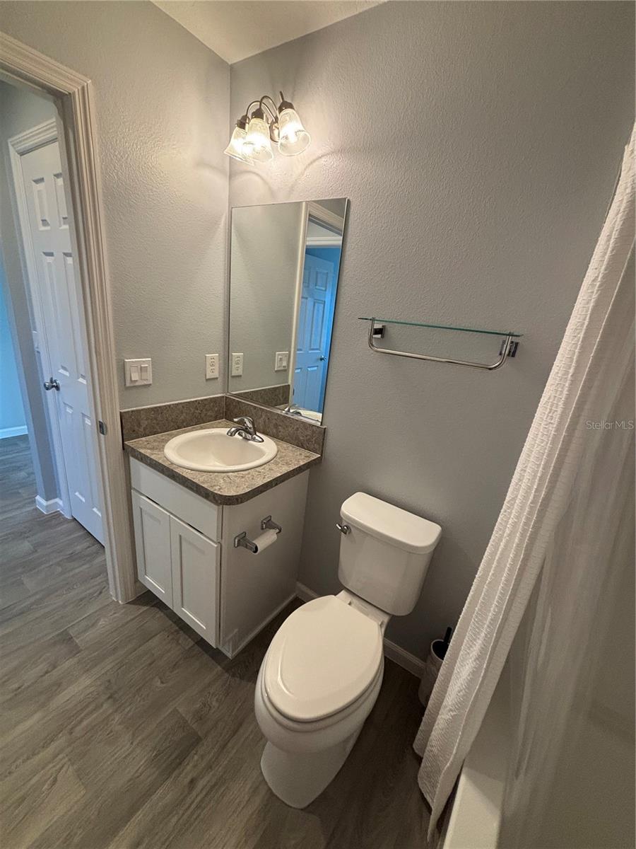 OXFORD OAKS PH 1 - Residential Lease