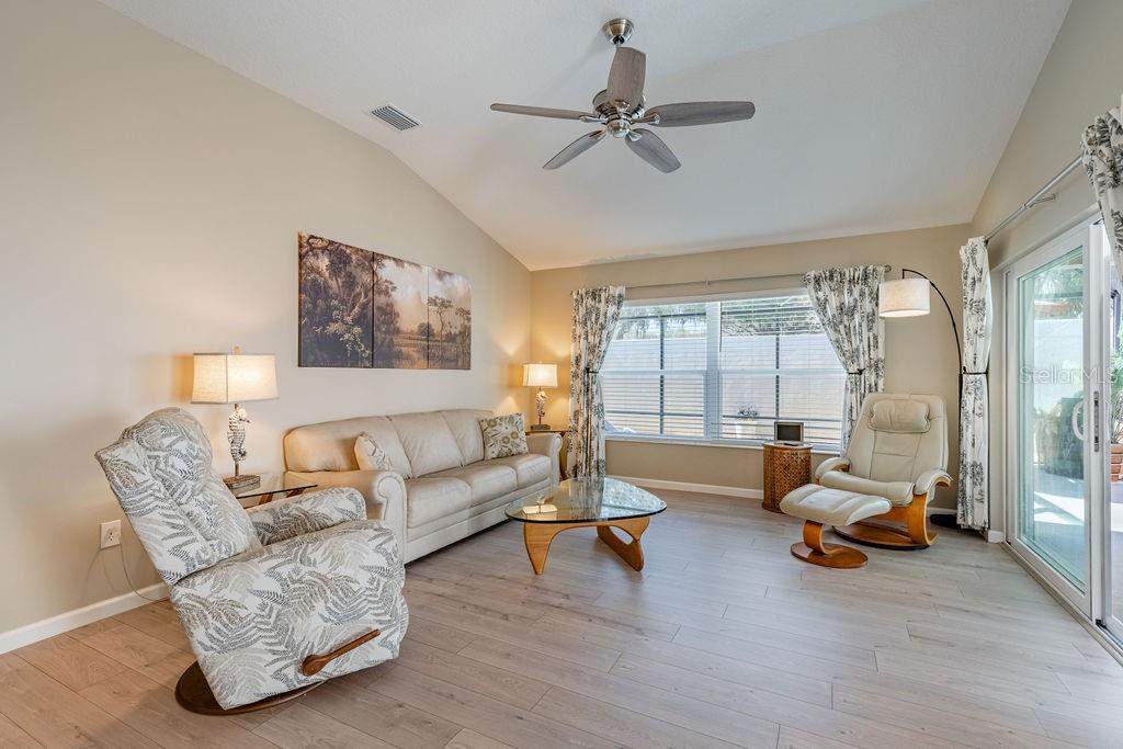 VILLAGES/SOUTHERN OAKS CADE VI - Residential