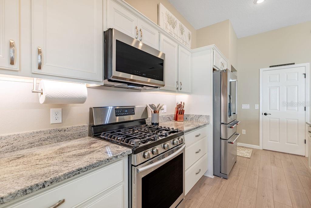 VILLAGES/SOUTHERN OAKS CADE VI - Residential