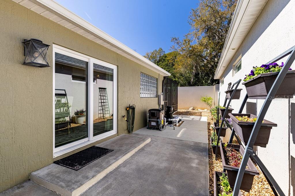 VILLAGES/SOUTHERN OAKS CADE VI - Residential