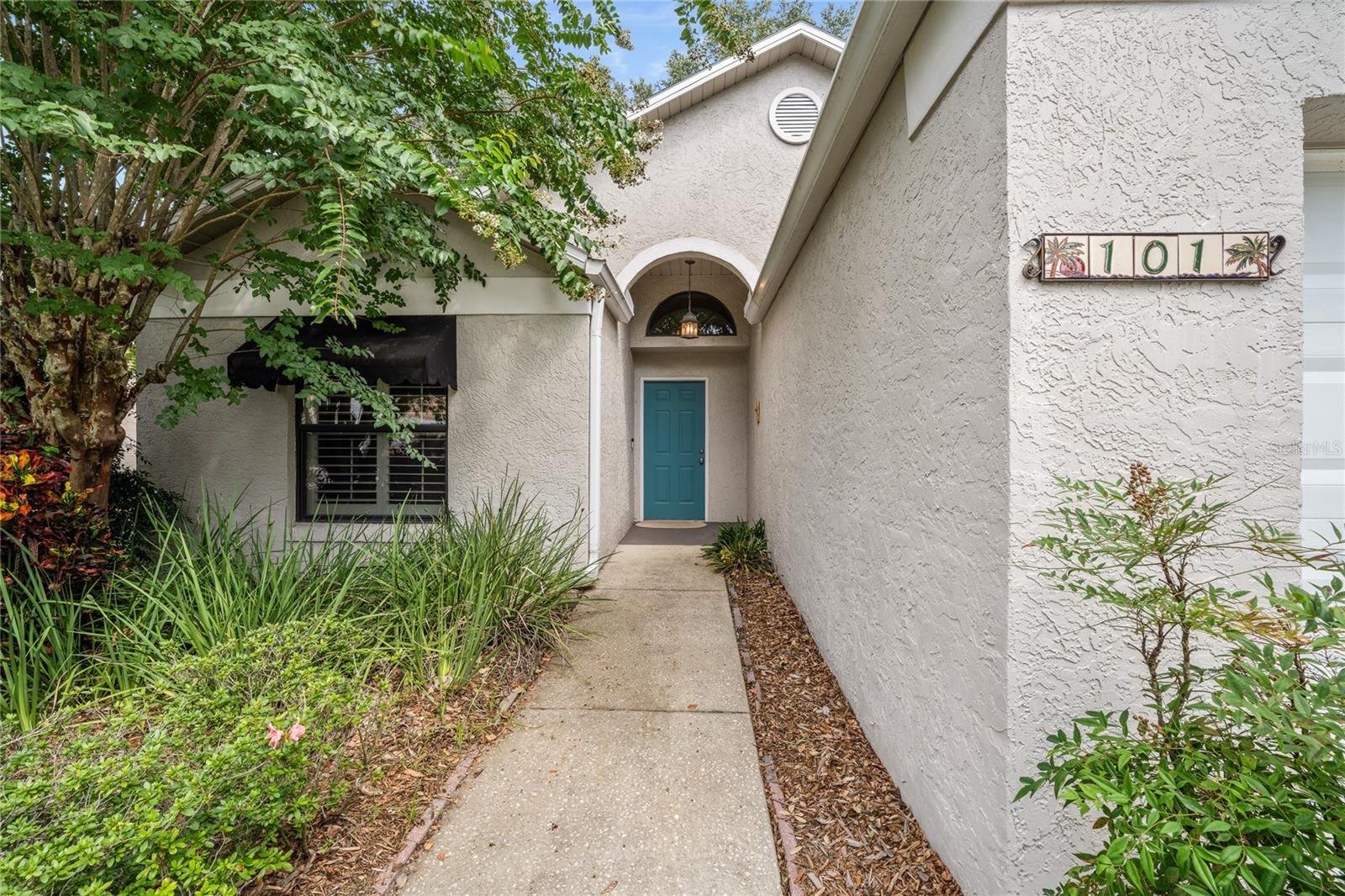 101 LAKEBREEZE CIRCLE