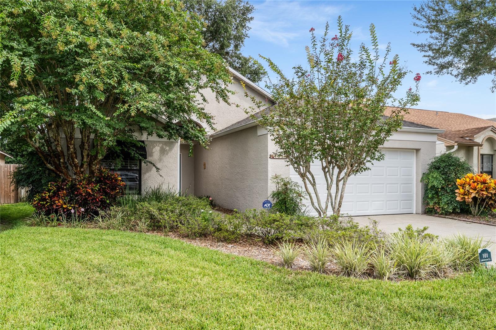 101 LAKEBREEZE CIRCLE
