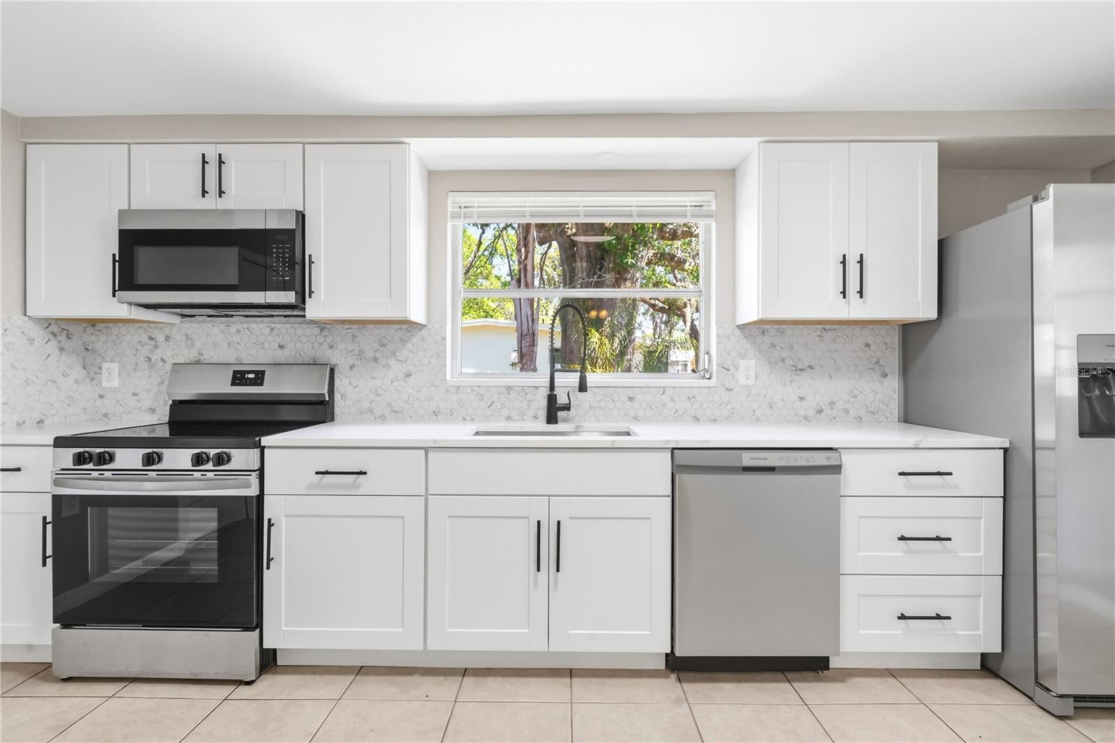 JERIVERNE PLAZA - Residential