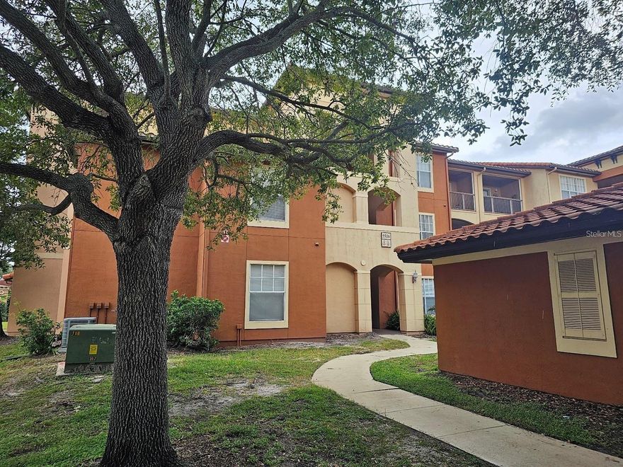 Great location, great home for first time buyer or investment! This 3 bedrooms 2 baths, well maintained condo is located in the guard gated, resort style community of Palms Club. This well-maintained unit features high quality tile floor. In unit laundry with full size washer and dryer, split floor plan. The community has features galore including 3 pools, hot tub, 4 barbecue areas with charcoal grills, lighted tennis and volleyball courts, an Aerobics studio, 24-hour fitness center, steam room and sauna, an indoor bowling alley, playground, a car wash area, indoor racquetball court and much more! The Palms Club is conveniently located in the Metrowest area and is within nominal distance of Universal Studios, International Drive, the Mall at Millennia on Conroy Road, Orlando Premium Outlets and major highways. This is a must see for your investor. Call today!