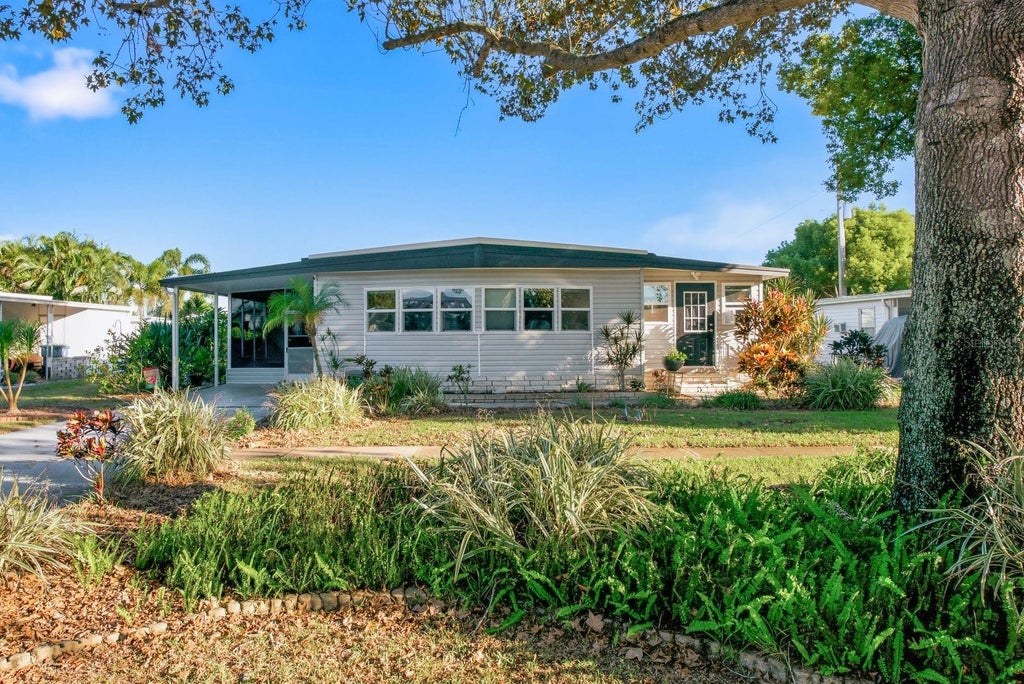Photo of 185 Lake Tarpon Drive #31, Palm Harbor, FL 34684 (MLS # TB8557753)