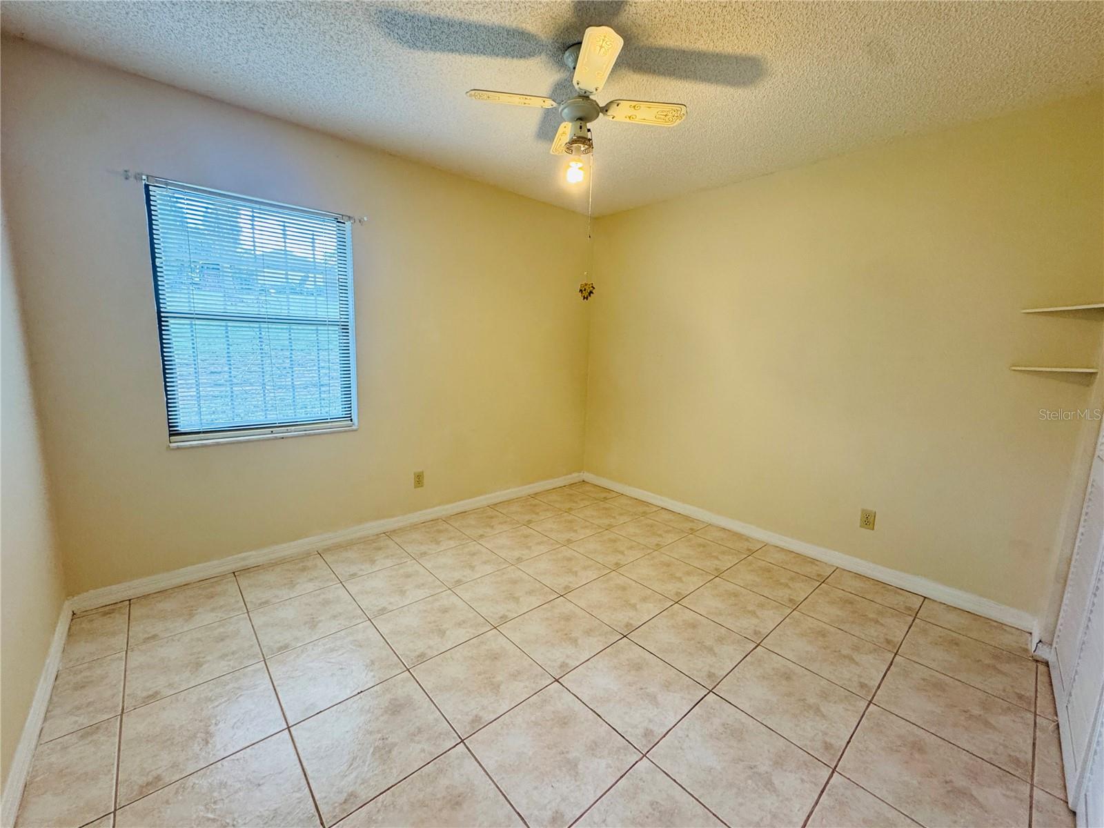 819 CHAMBERLAIN LOOP