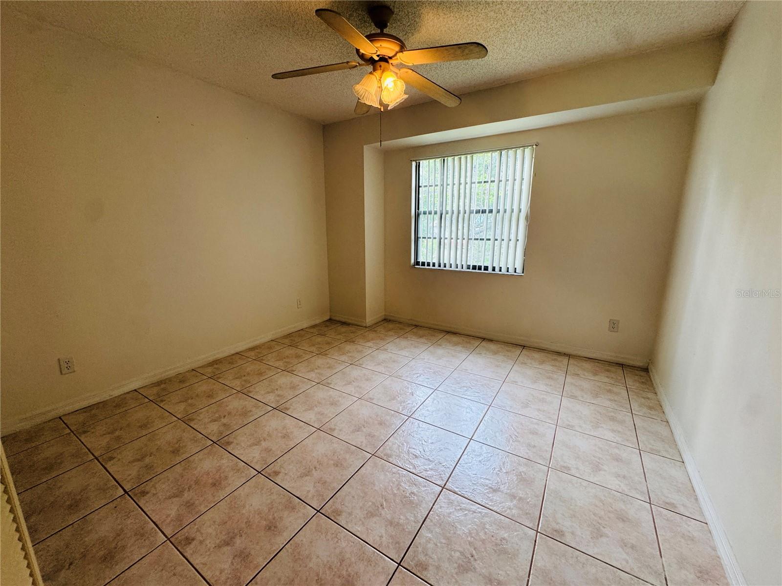 819 CHAMBERLAIN LOOP