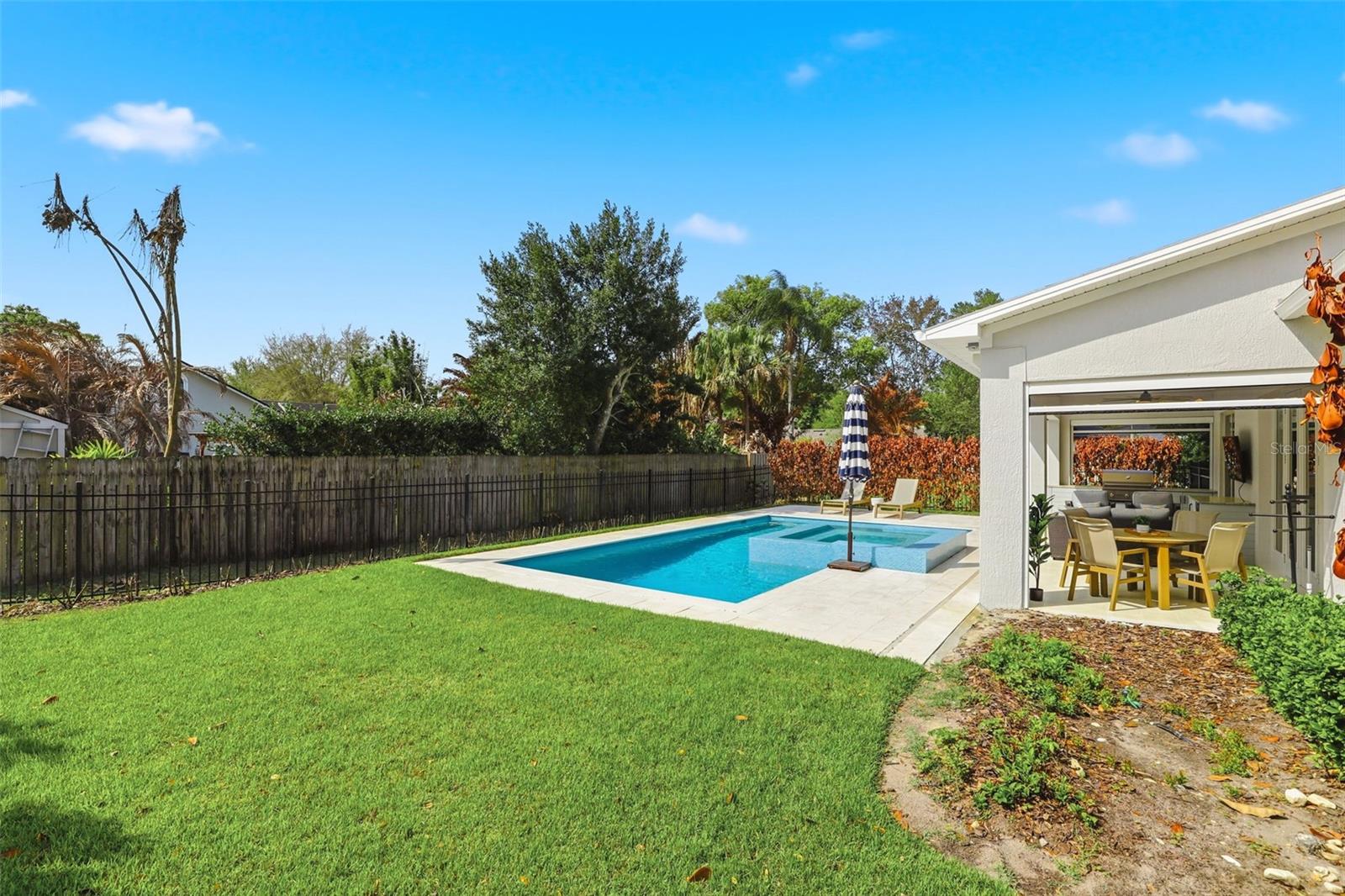 GREEN TERRACE V/140 LOT 3 BLK B - Residential