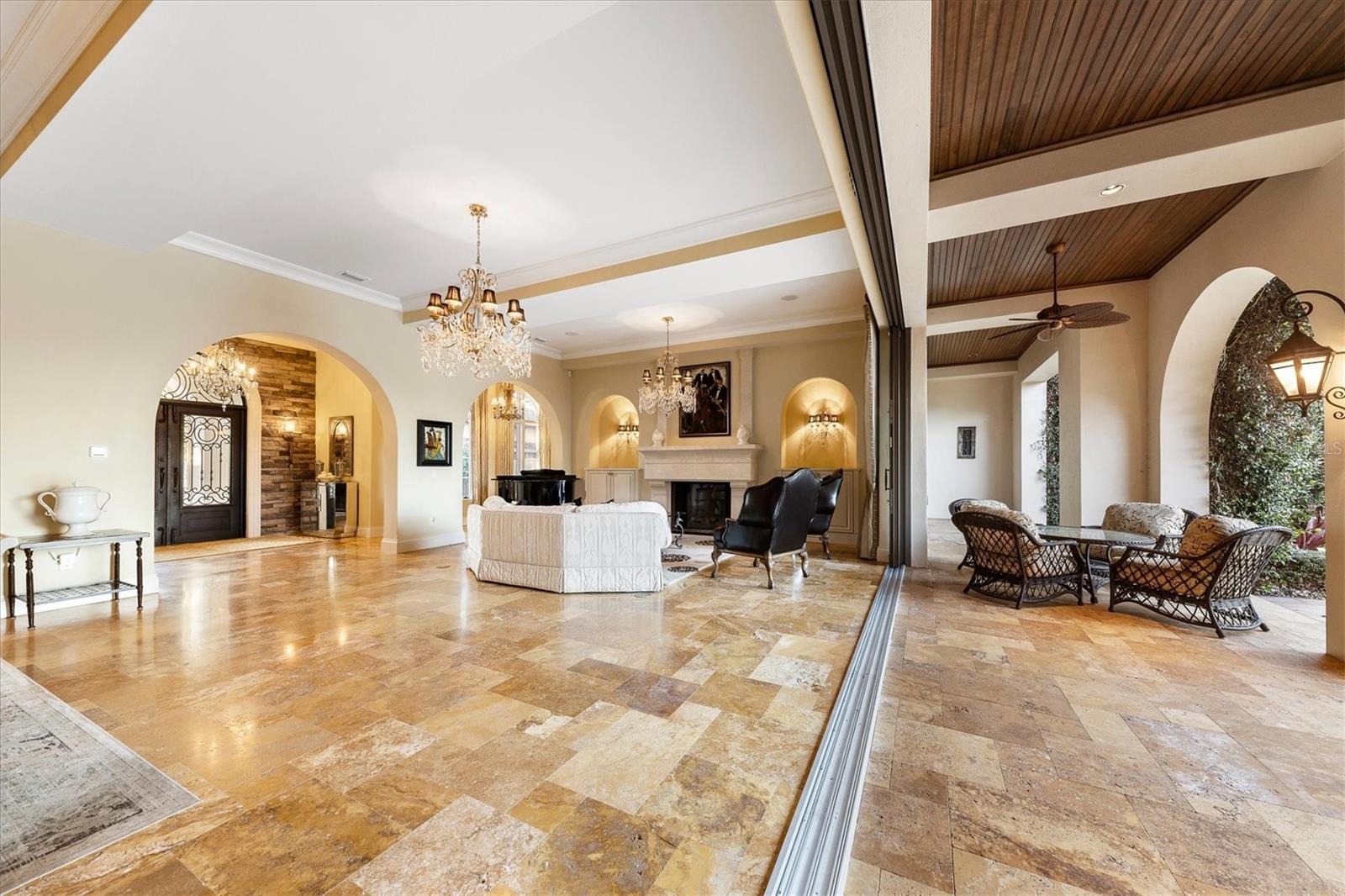 LAKE CLUB - Residential