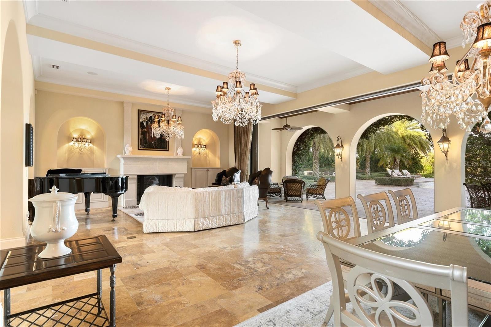 LAKE CLUB - Residential