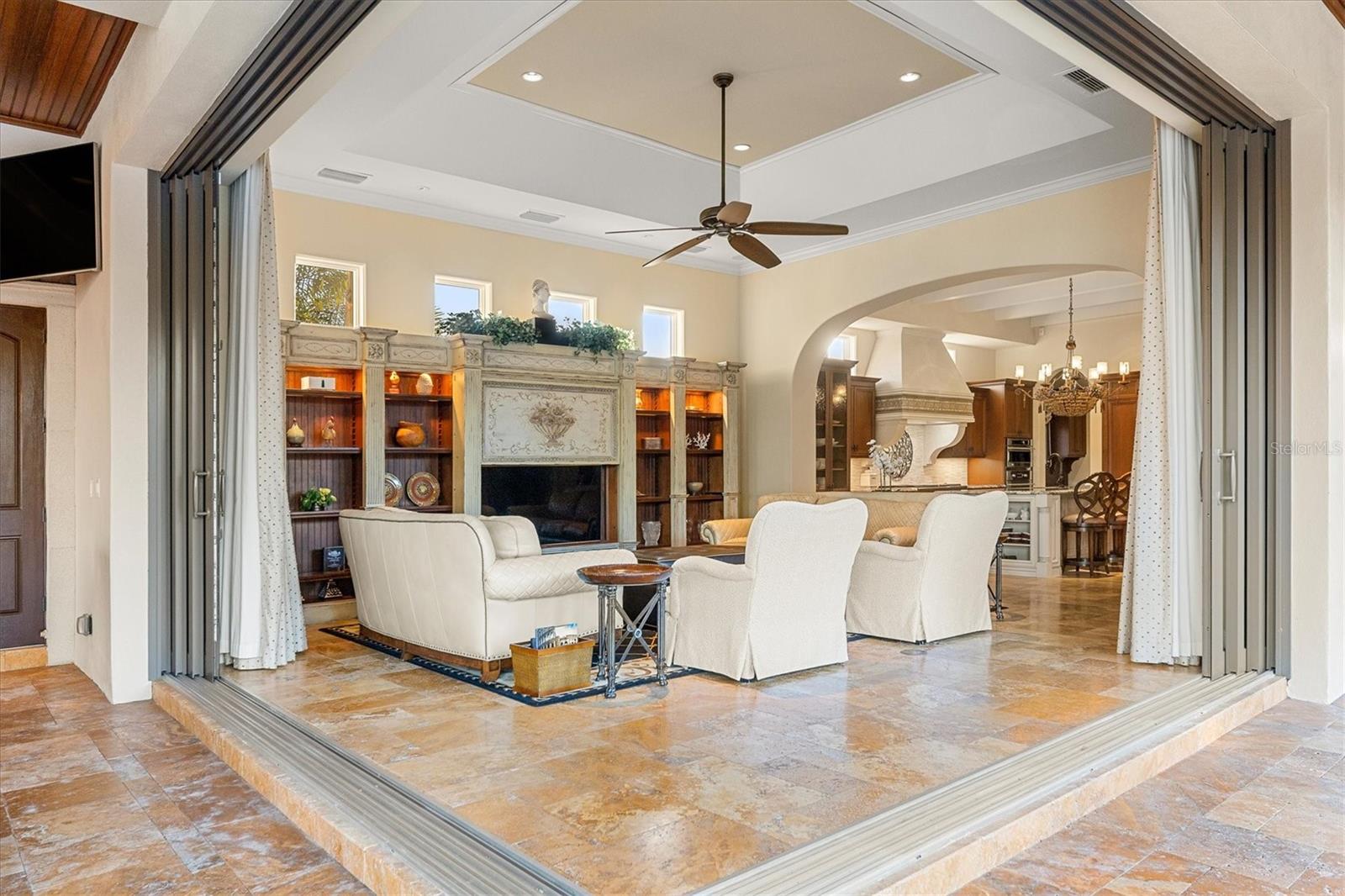 LAKE CLUB - Residential