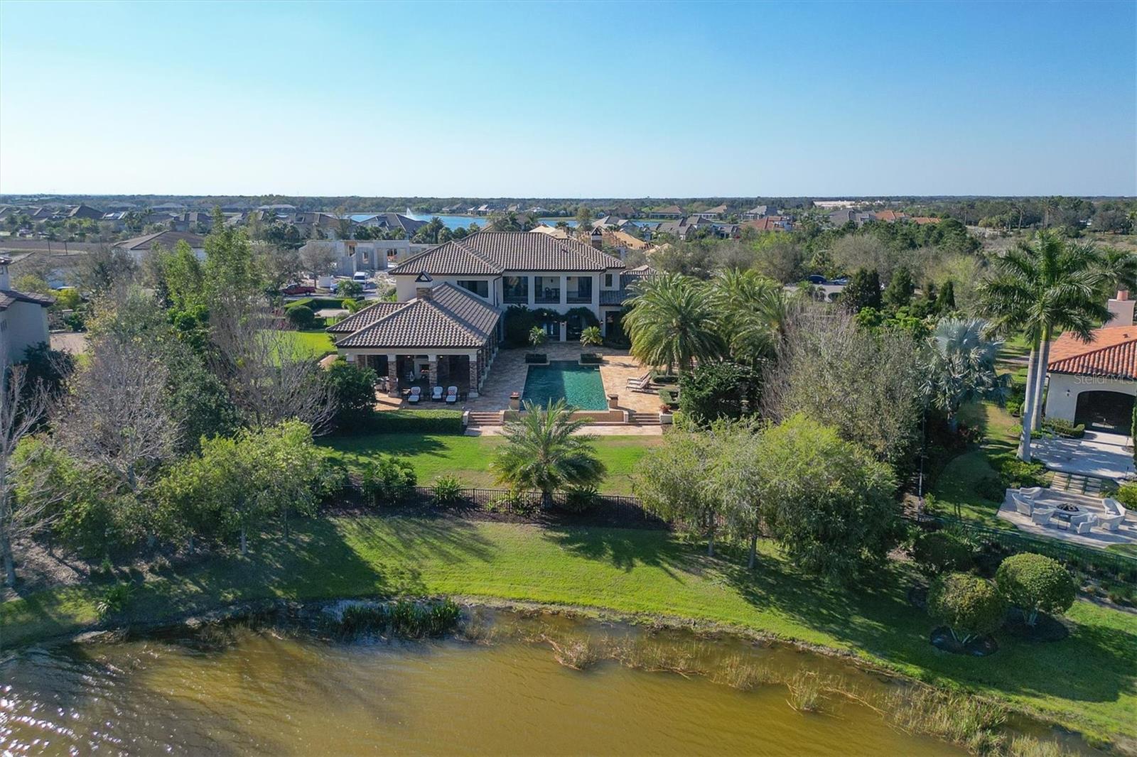 LAKE CLUB - Residential