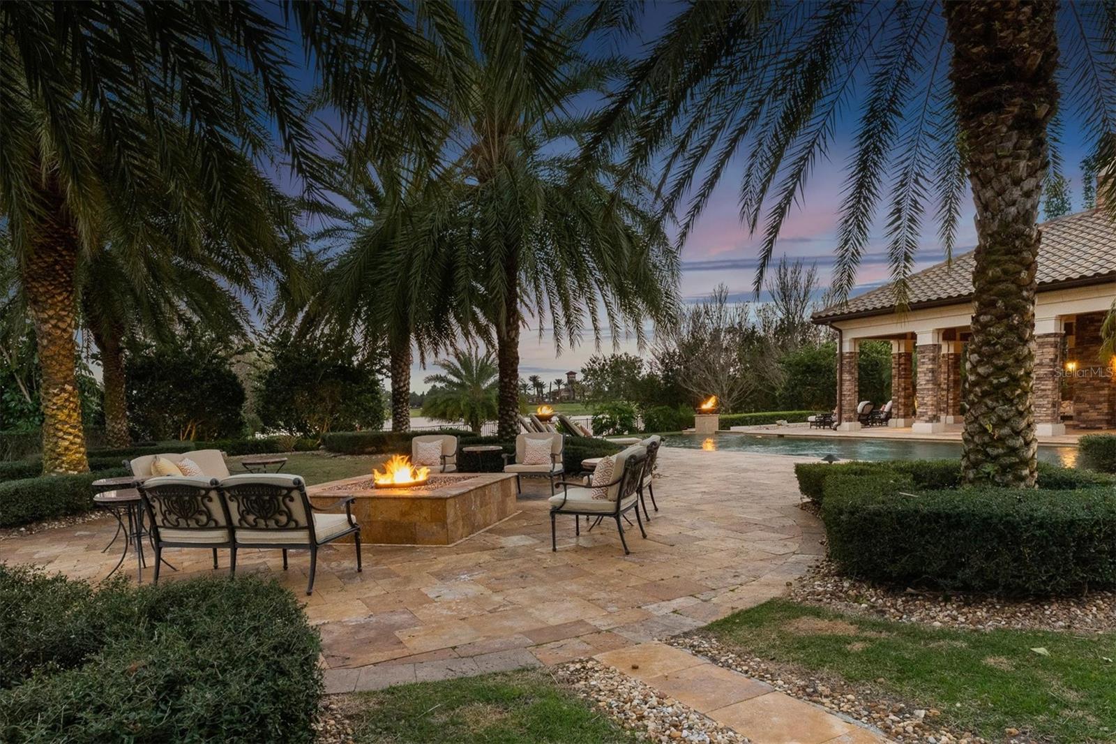 LAKE CLUB - Residential