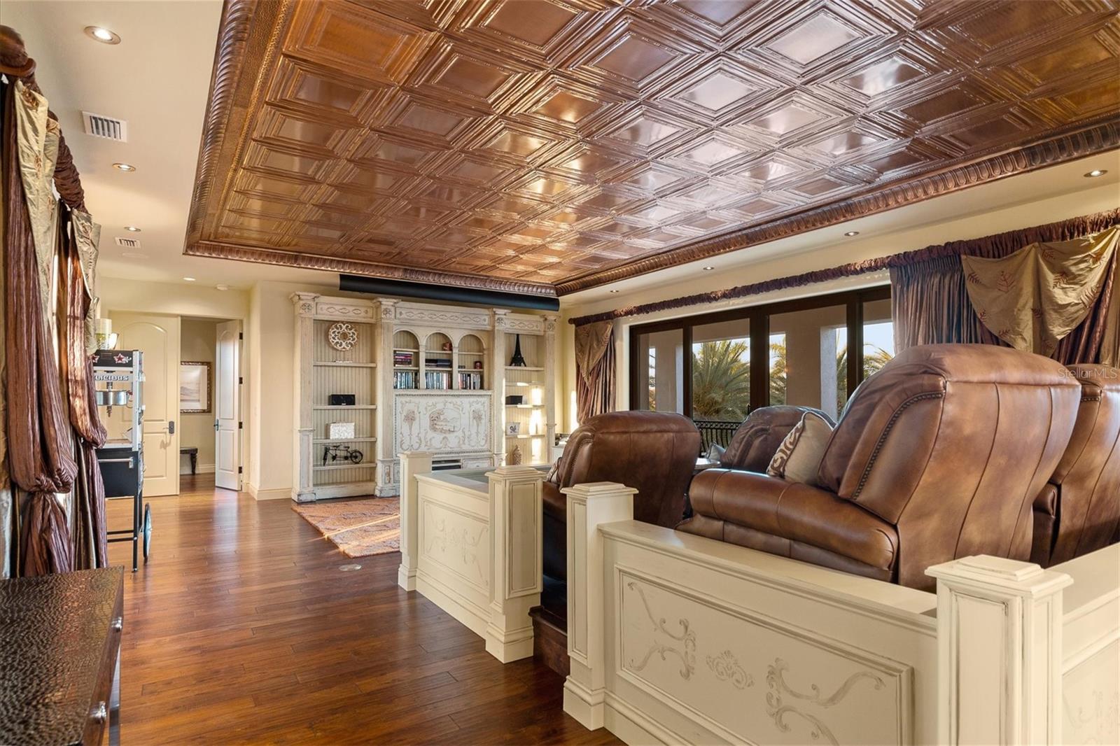 LAKE CLUB - Residential