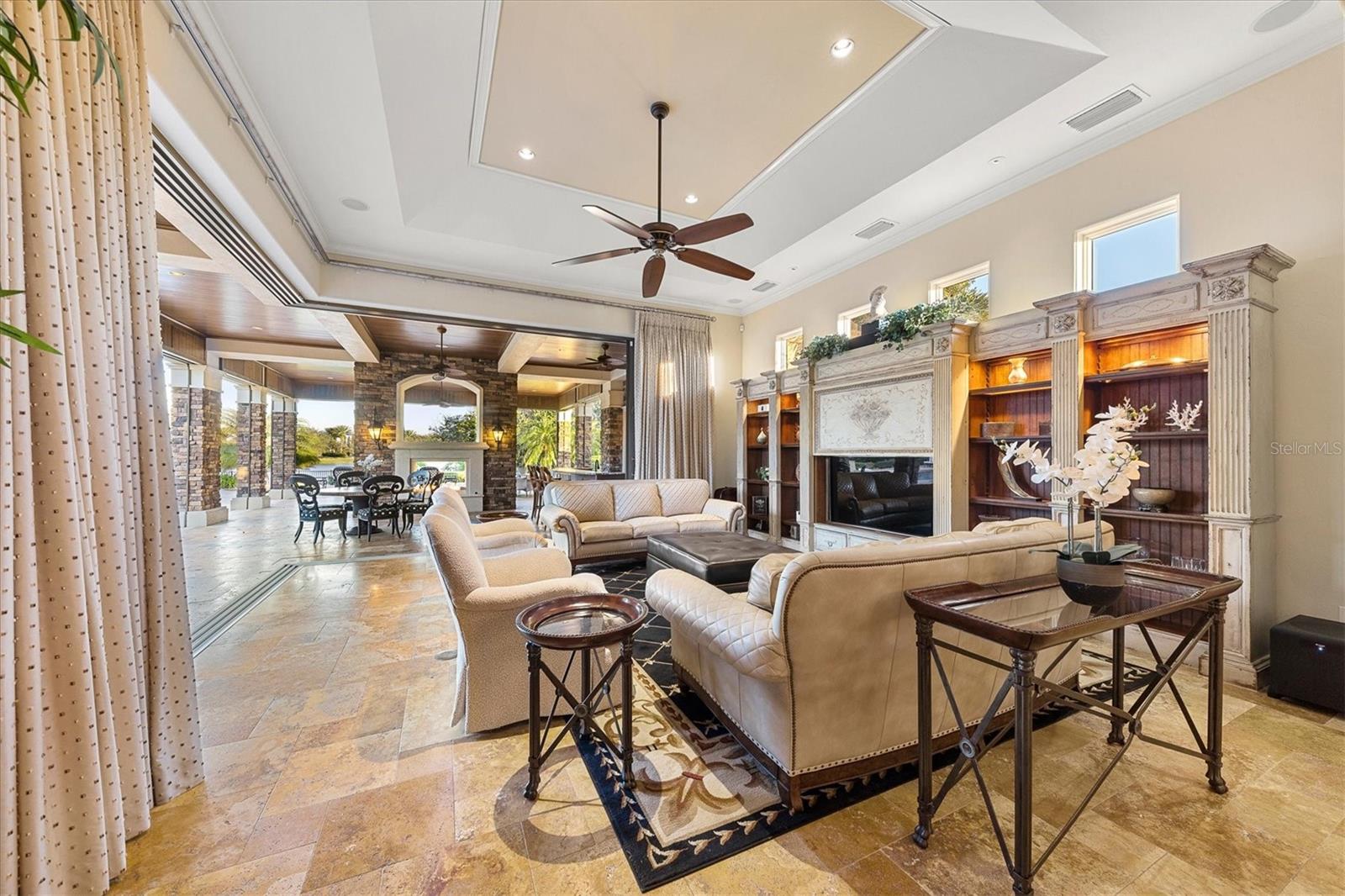 LAKE CLUB - Residential