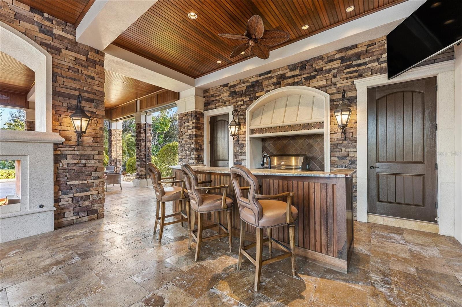 LAKE CLUB - Residential