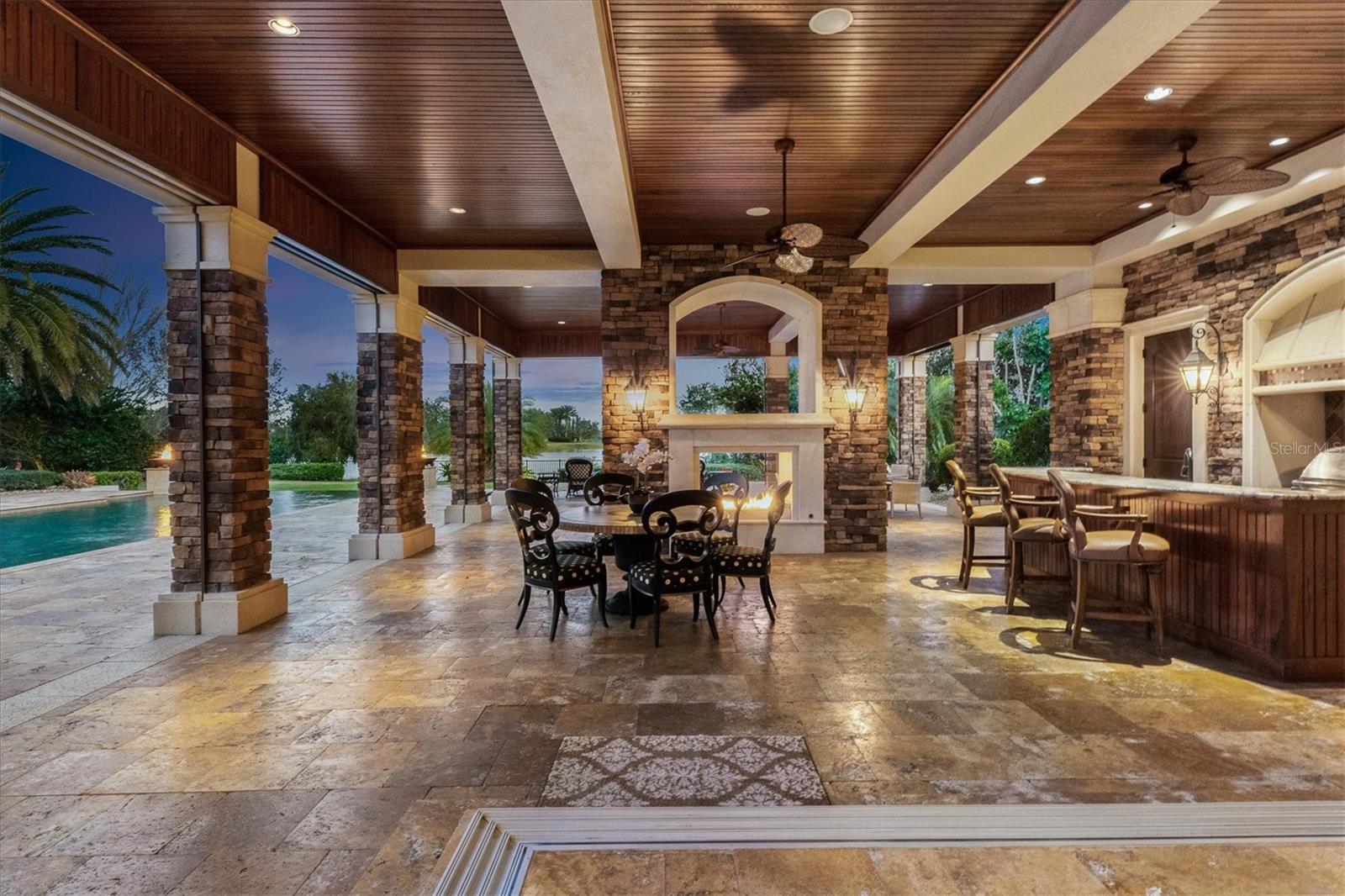 LAKE CLUB - Residential