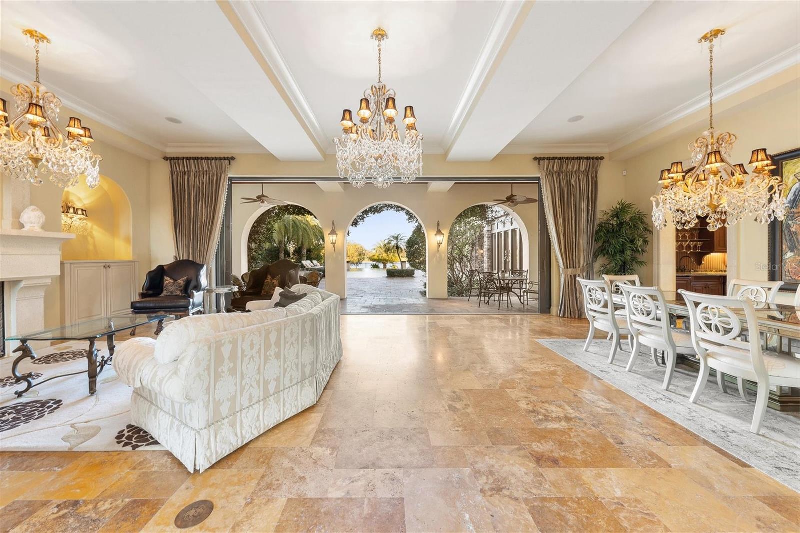 LAKE CLUB - Residential