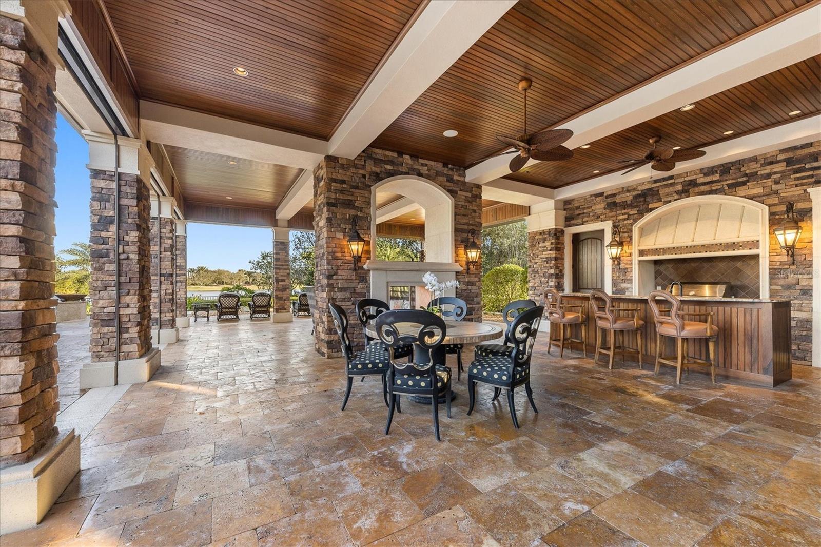 LAKE CLUB - Residential