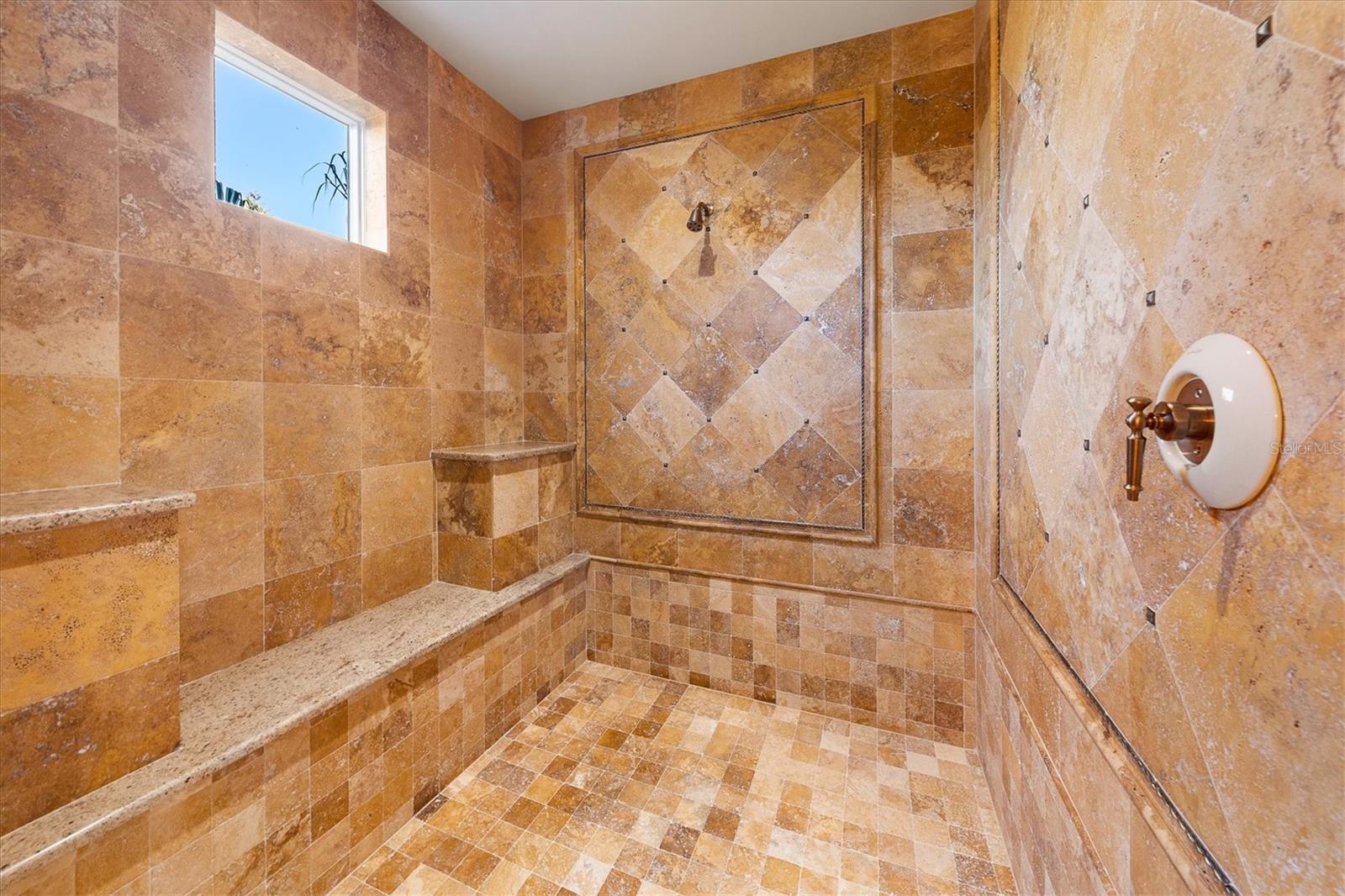 LAKE CLUB - Residential