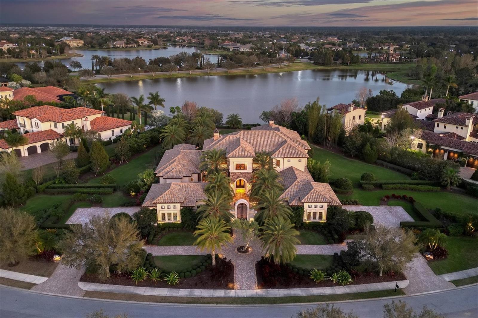 LAKE CLUB - Residential