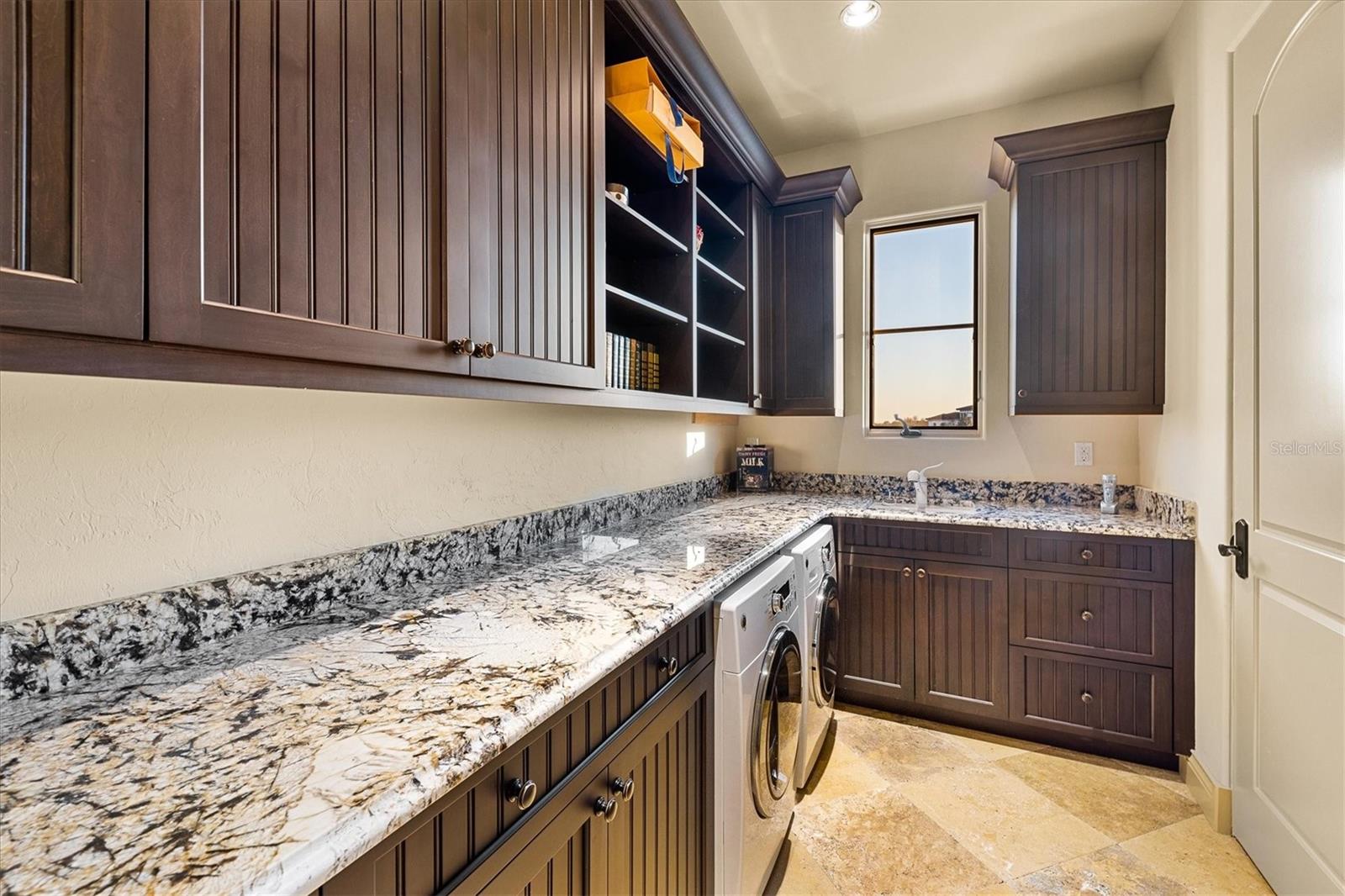 LAKE CLUB - Residential