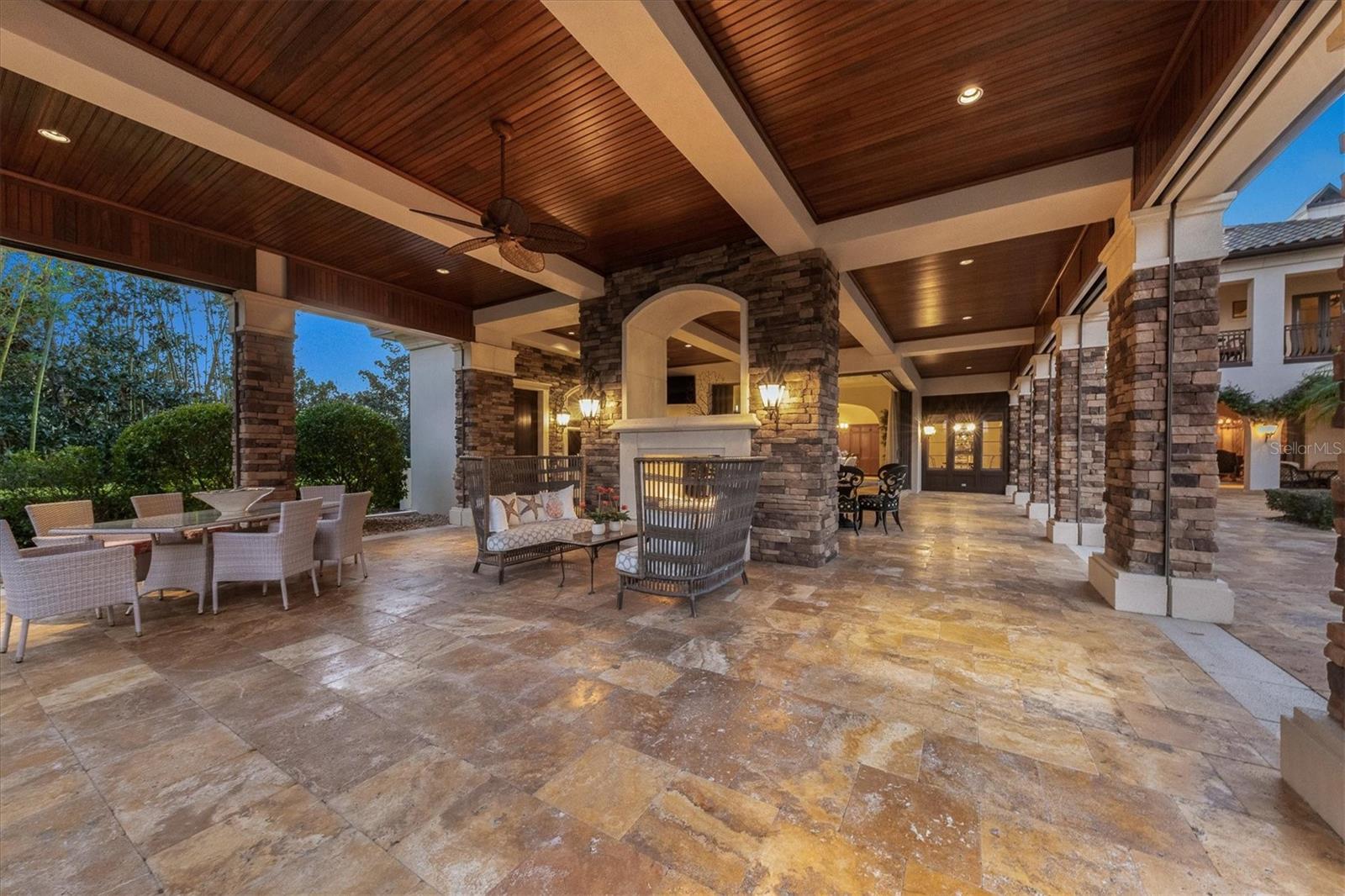 LAKE CLUB - Residential