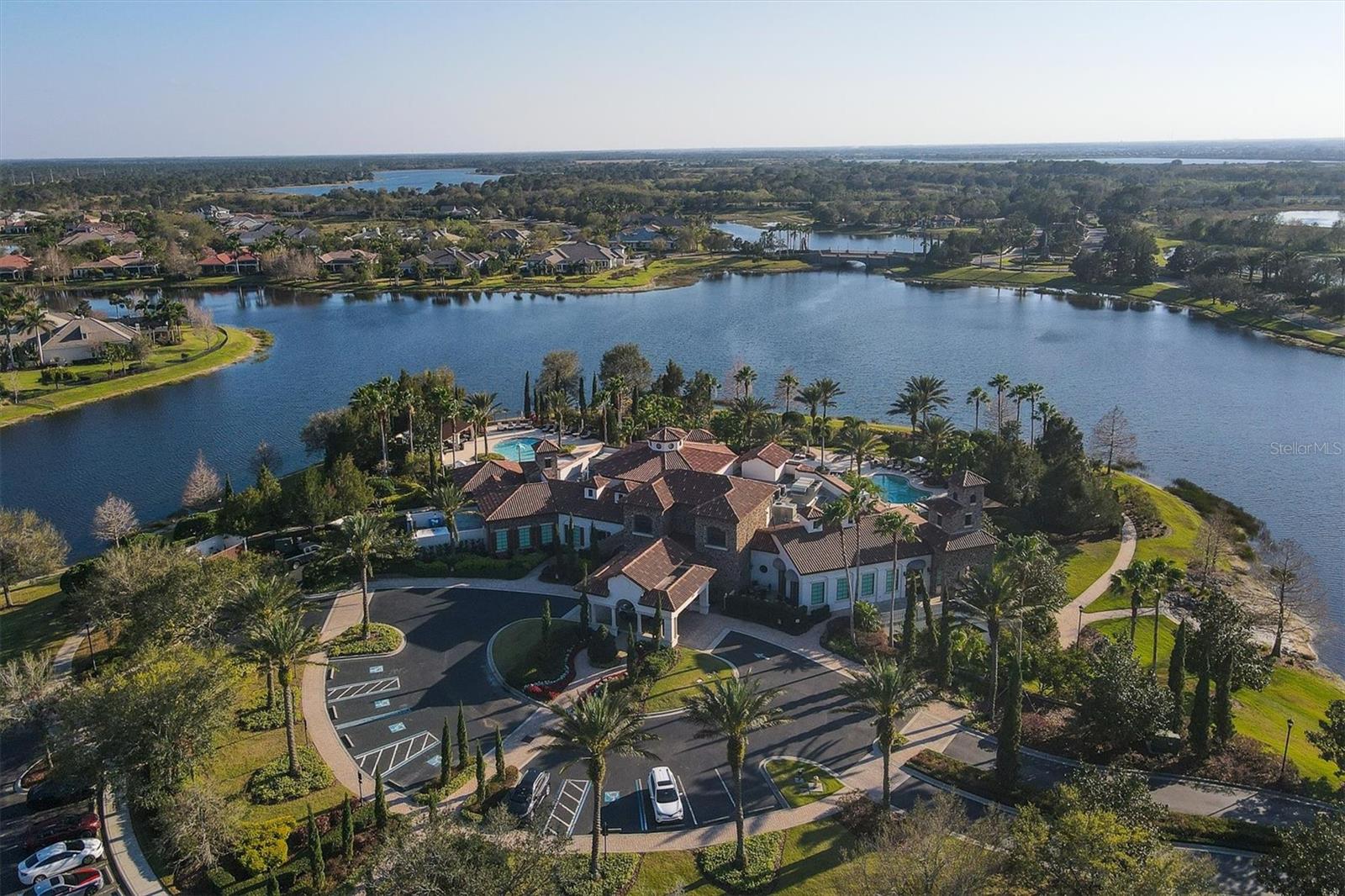 LAKE CLUB - Residential