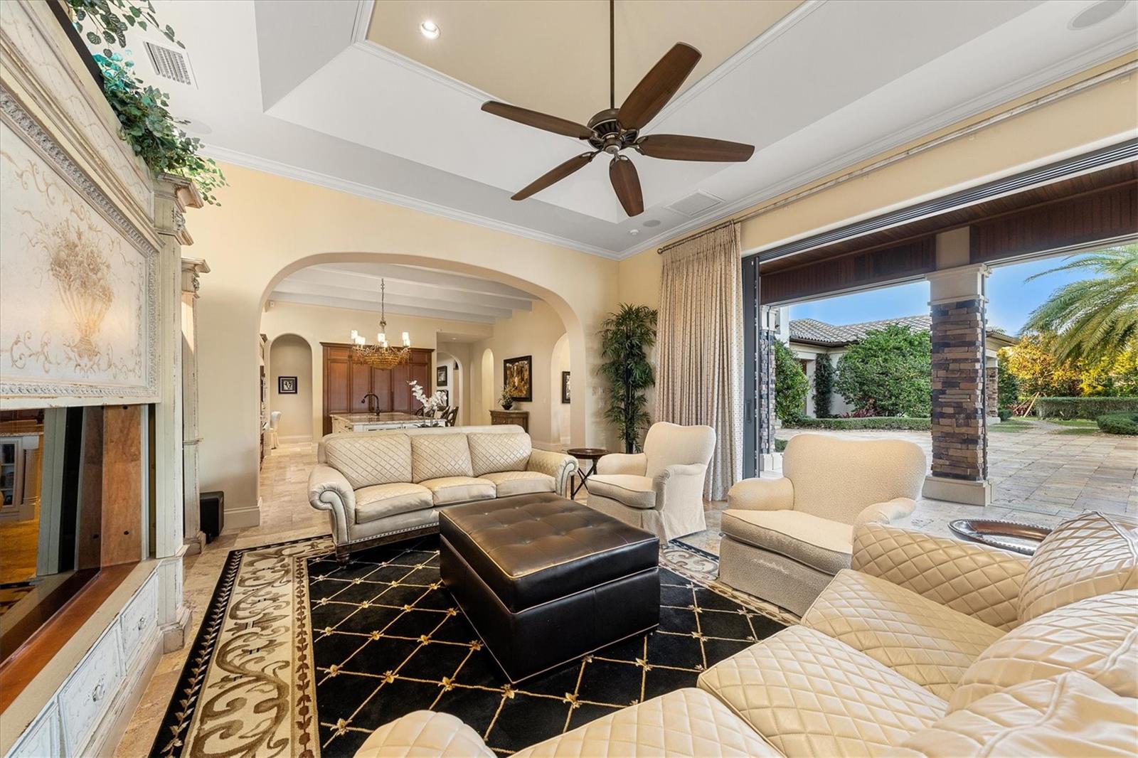 LAKE CLUB - Residential