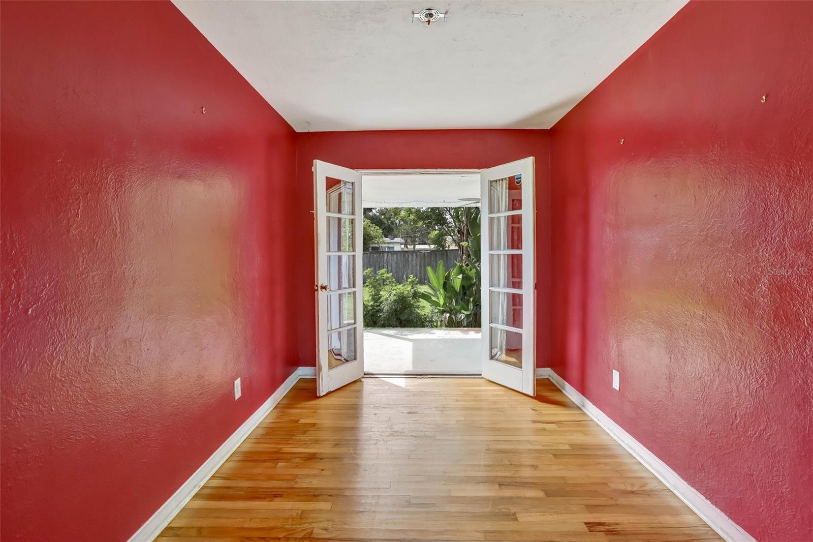 3002 DRAKE DRIVE