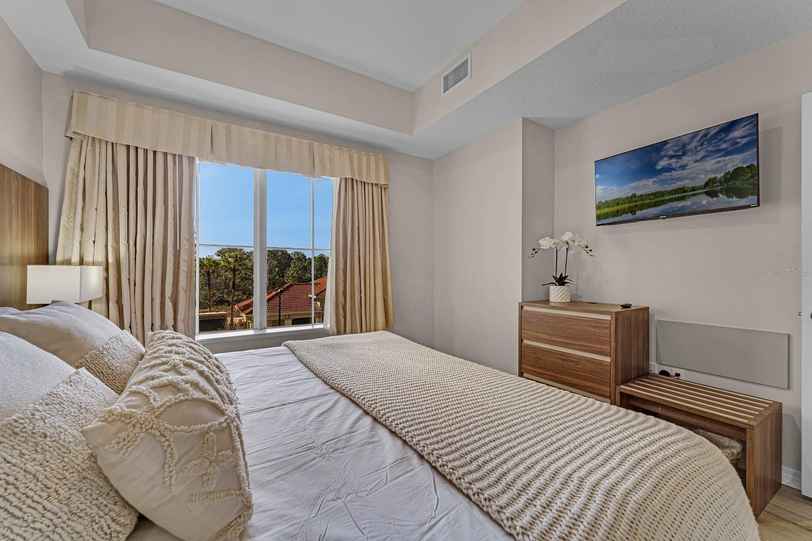 POINT ORLANDO RESIDENCE CONDO PH 1 - Residential