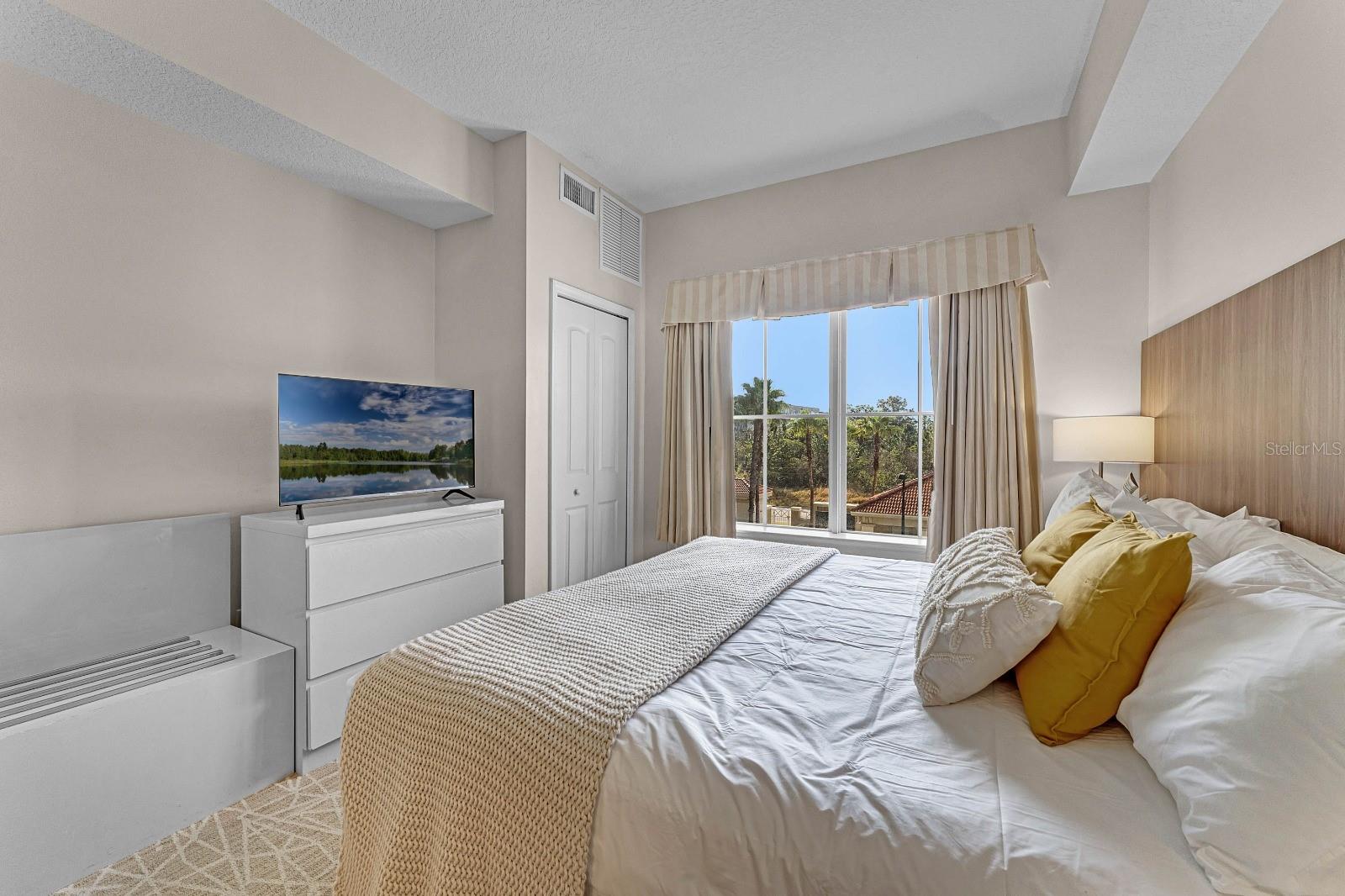 POINT ORLANDO RESIDENCE CONDO PH 1 - Residential
