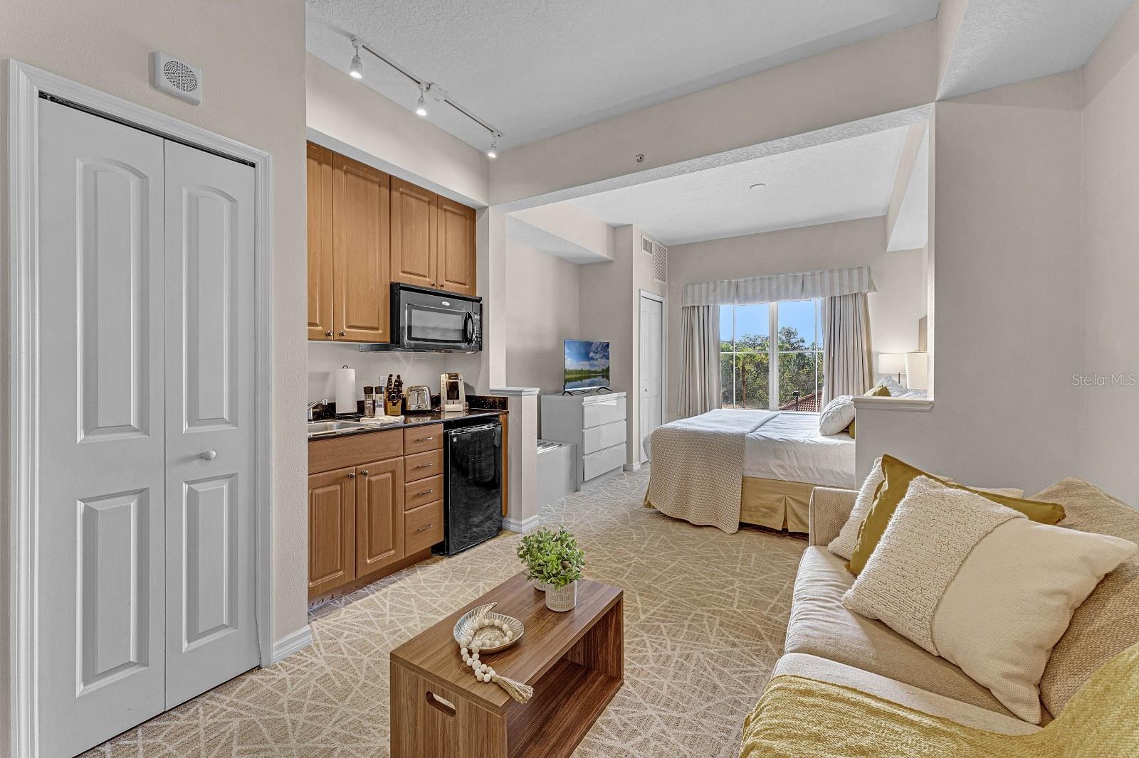 POINT ORLANDO RESIDENCE CONDO PH 1 - Residential