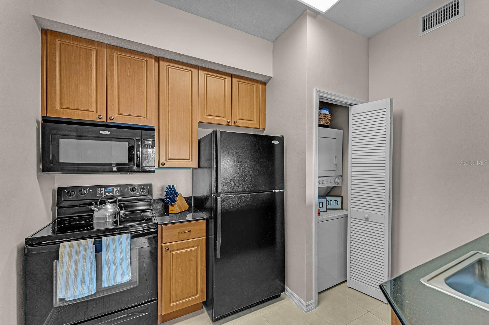 POINT ORLANDO RESIDENCE CONDO PH 1 - Residential