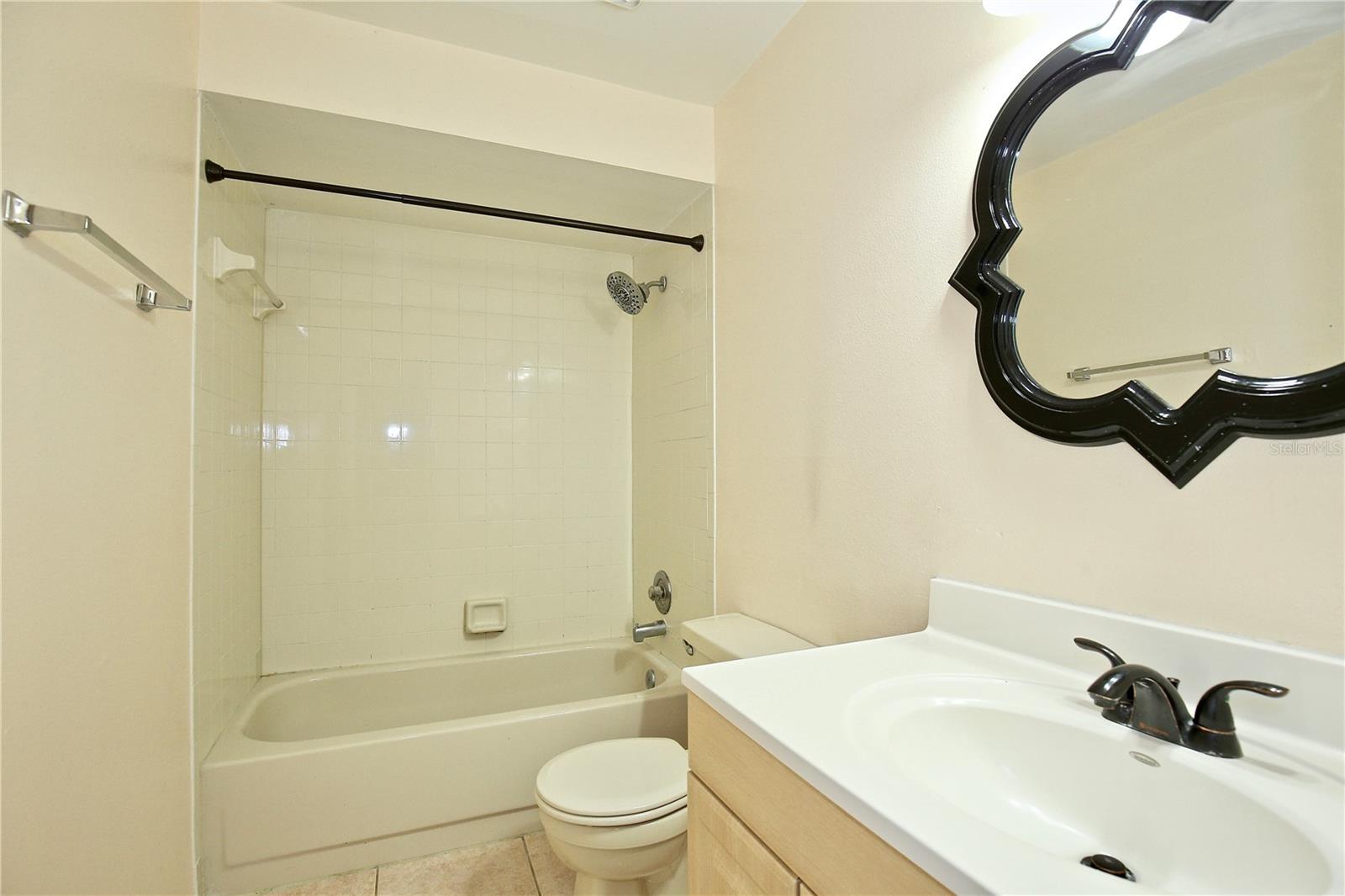 UNIVERSITY GARDEN - Residential Lease