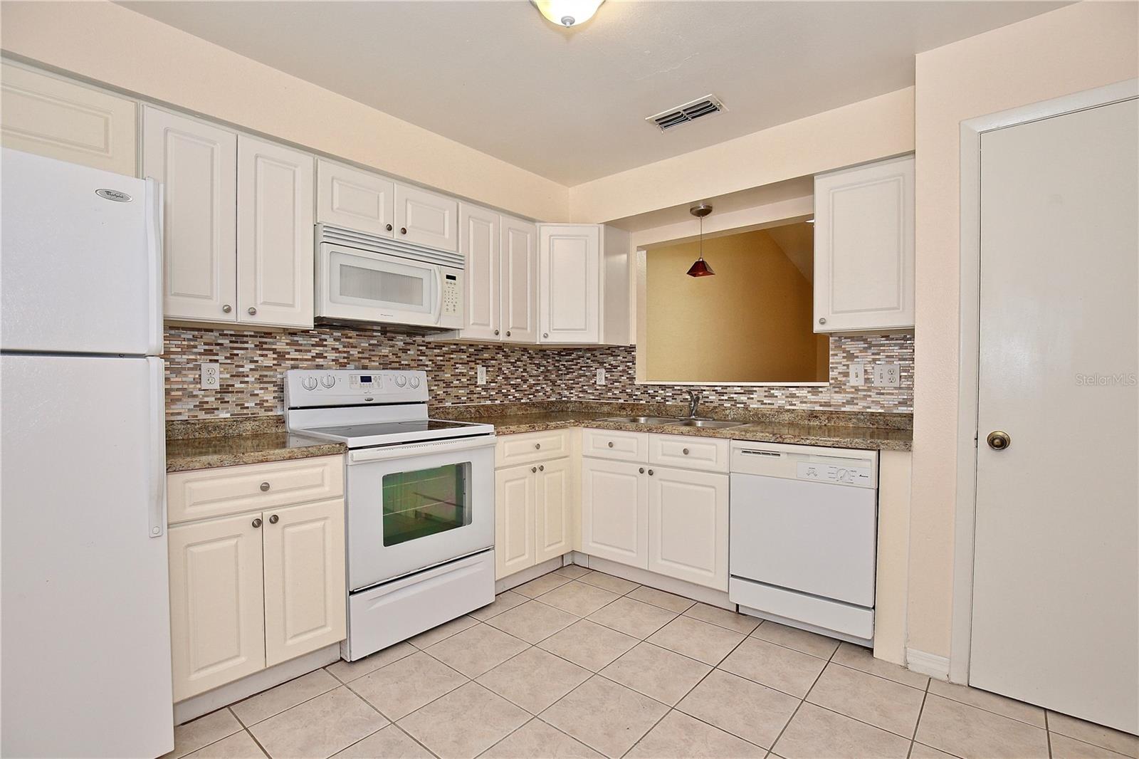 UNIVERSITY GARDEN - Residential Lease