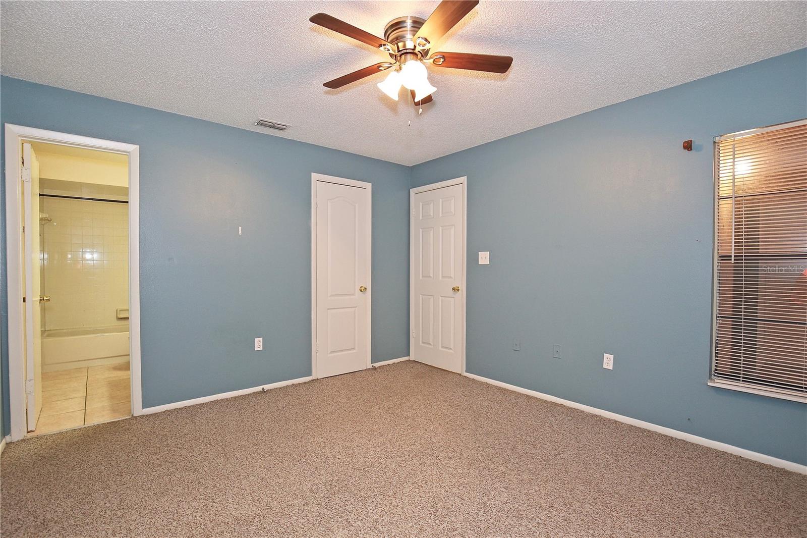 UNIVERSITY GARDEN - Residential Lease