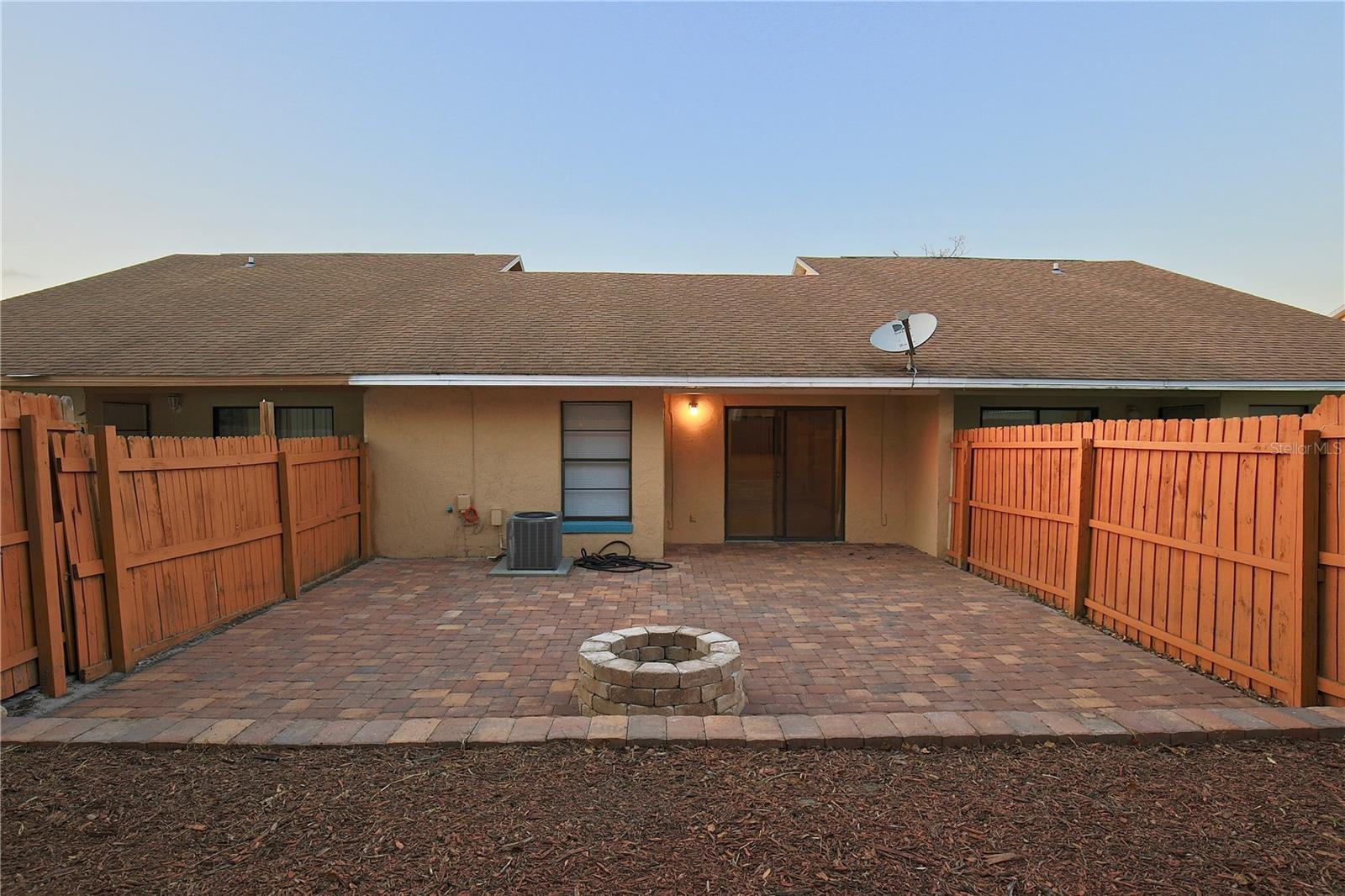 UNIVERSITY GARDEN - Residential Lease