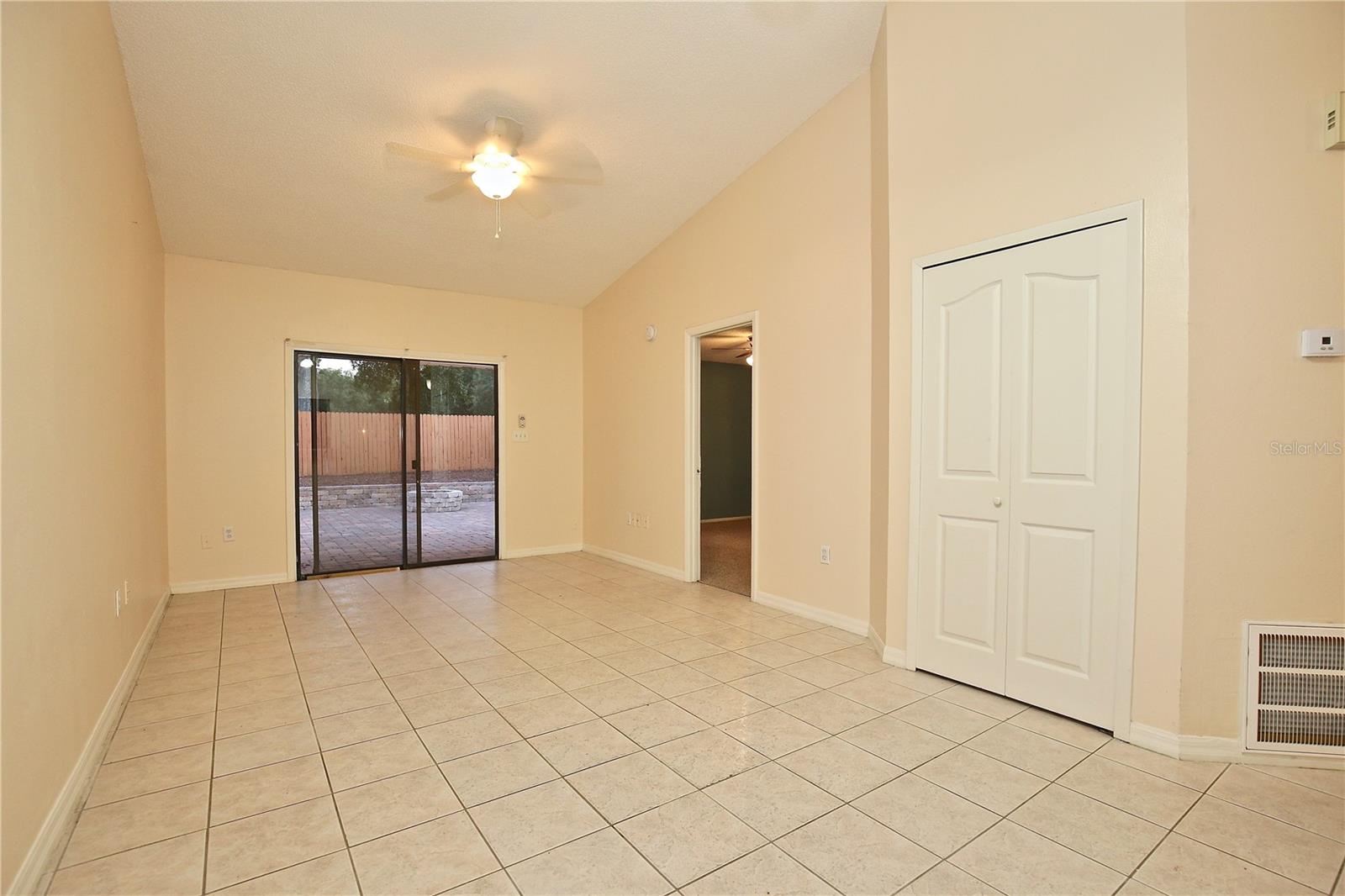 UNIVERSITY GARDEN - Residential Lease