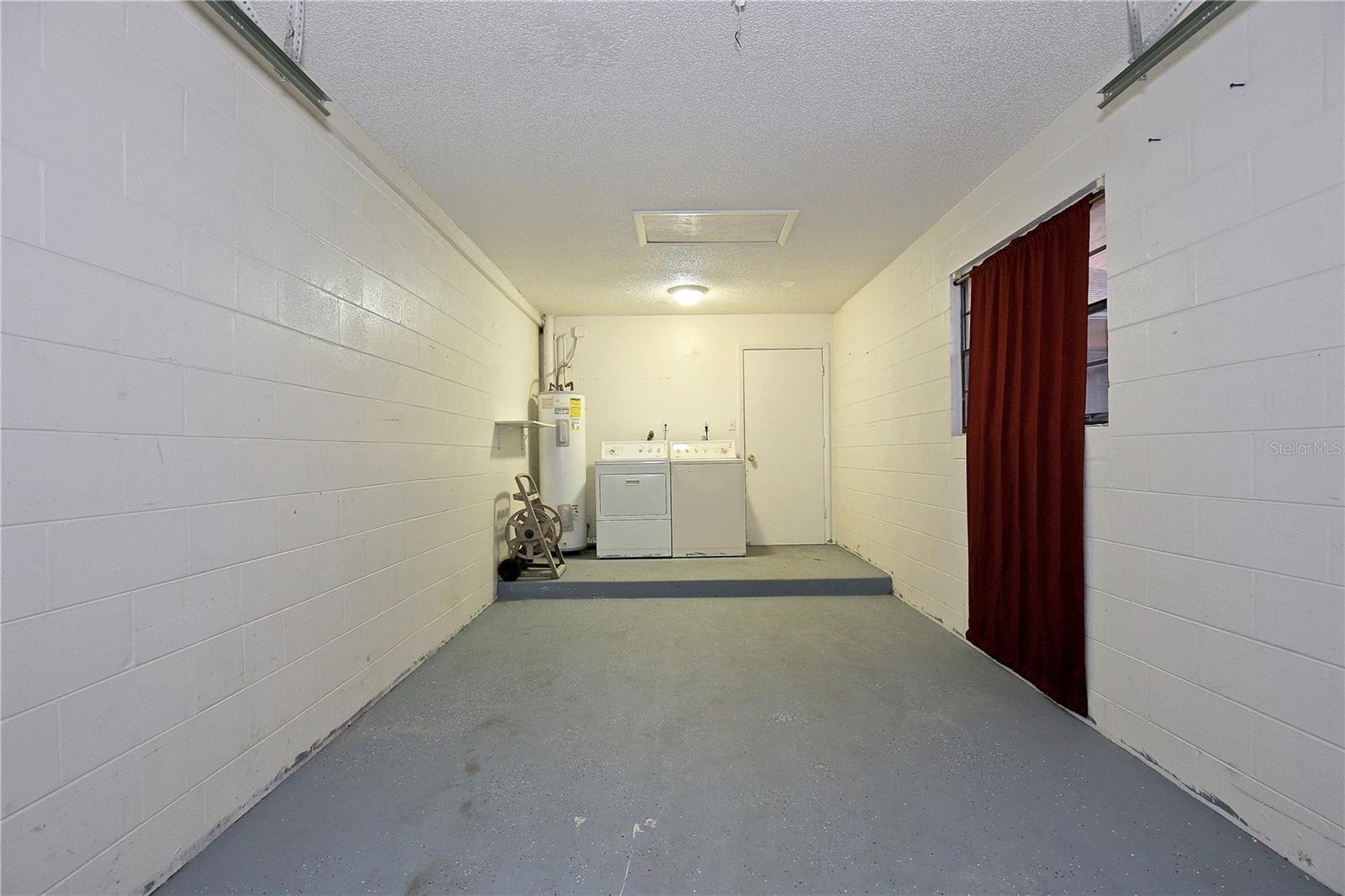 UNIVERSITY GARDEN - Residential Lease