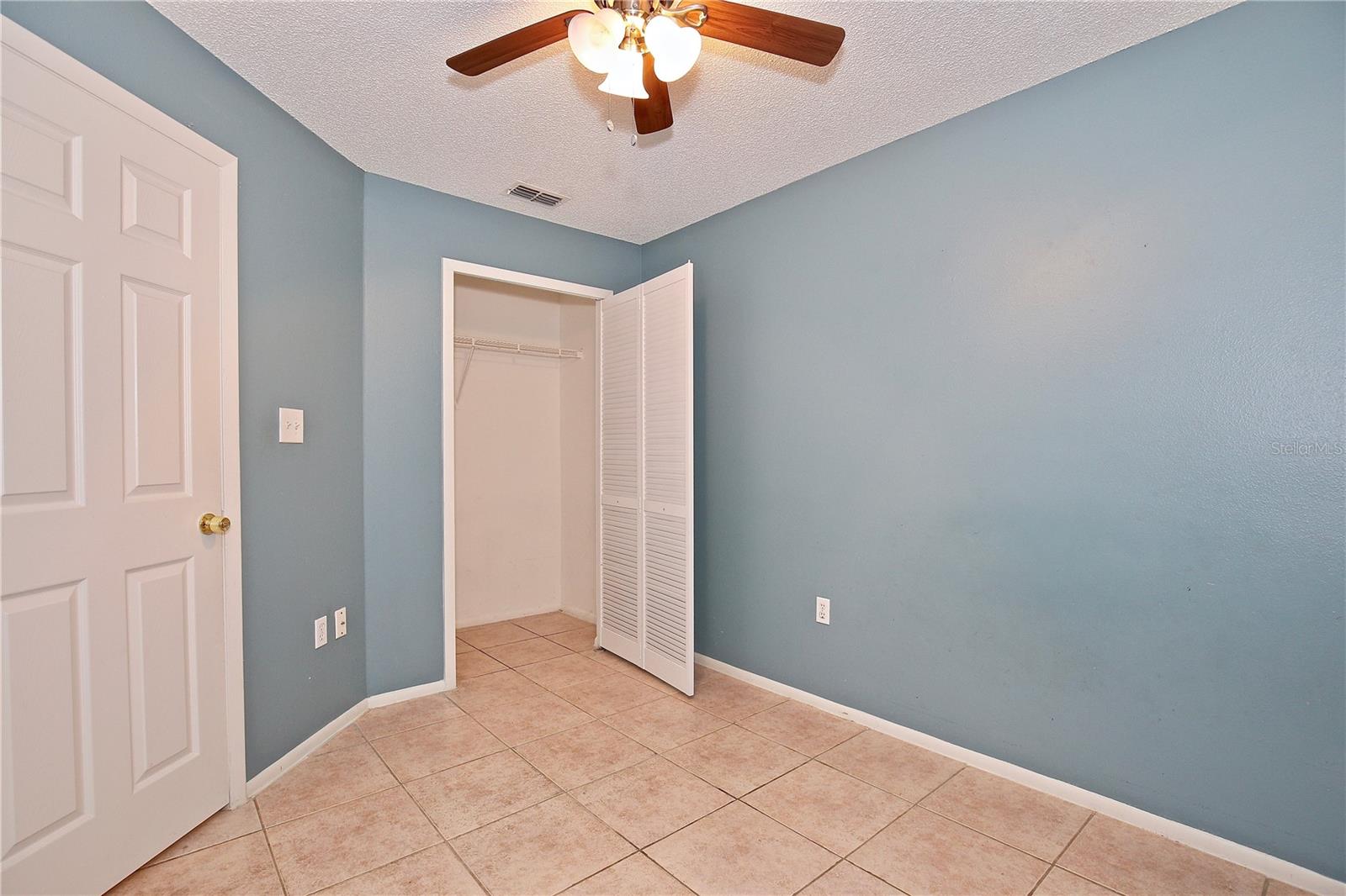 UNIVERSITY GARDEN - Residential Lease