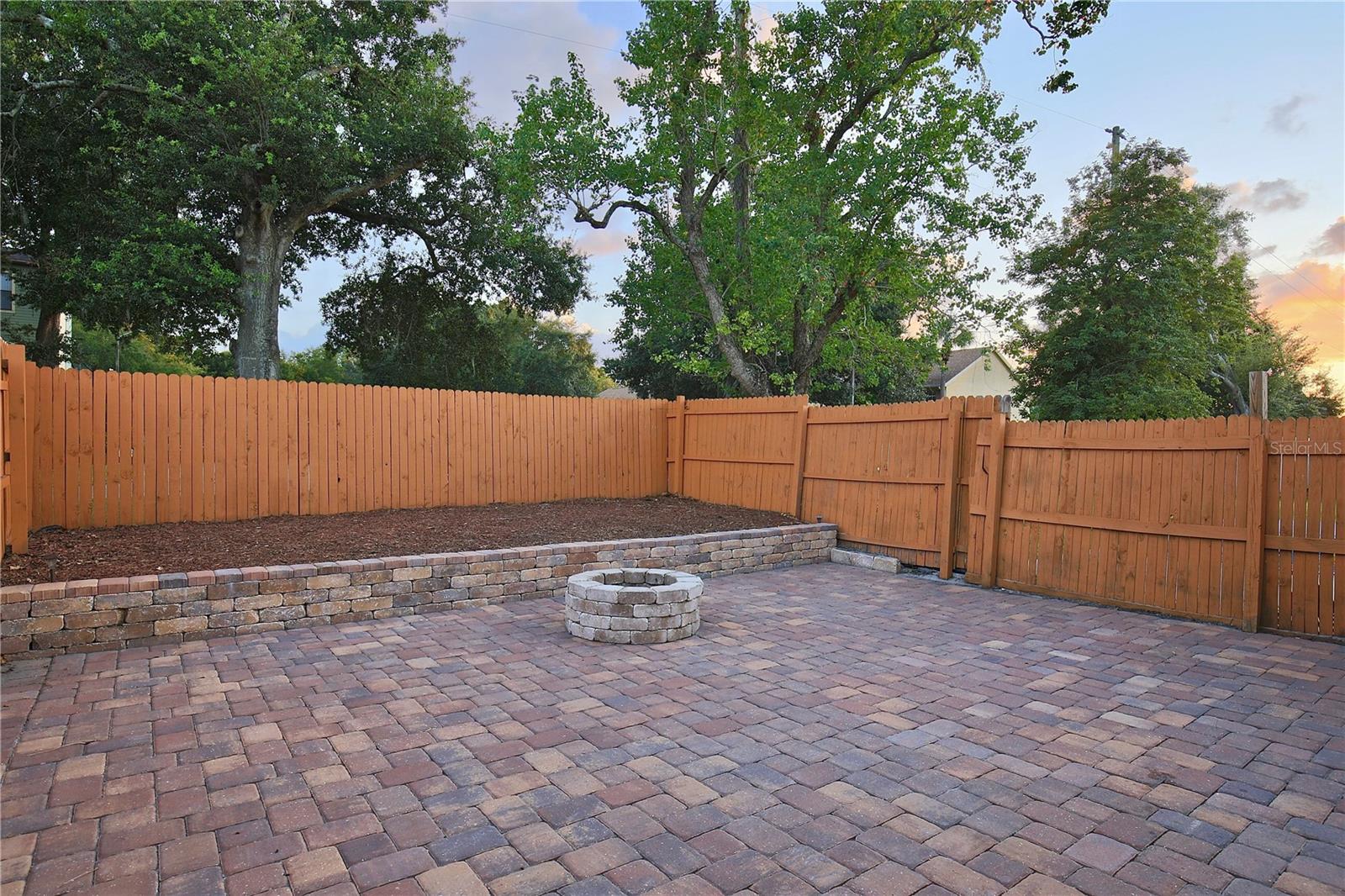 UNIVERSITY GARDEN - Residential Lease