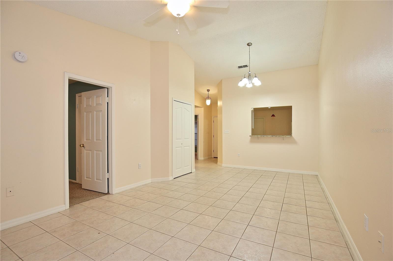 UNIVERSITY GARDEN - Residential Lease